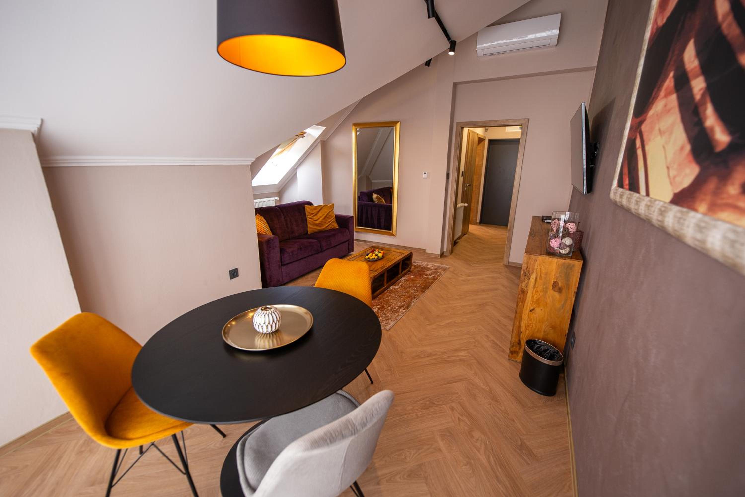 Suite - Photo 7