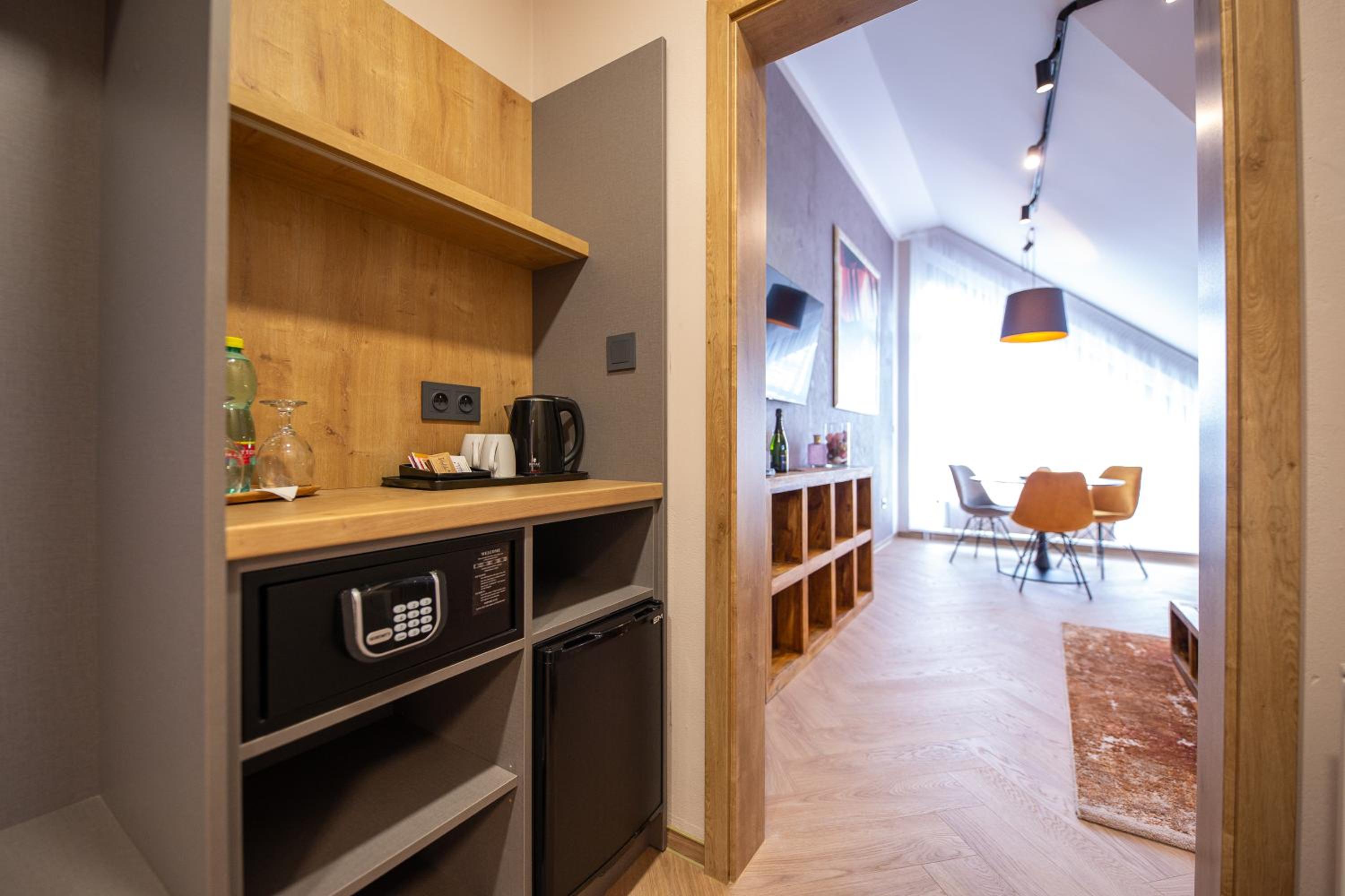 Suite - Photo 5