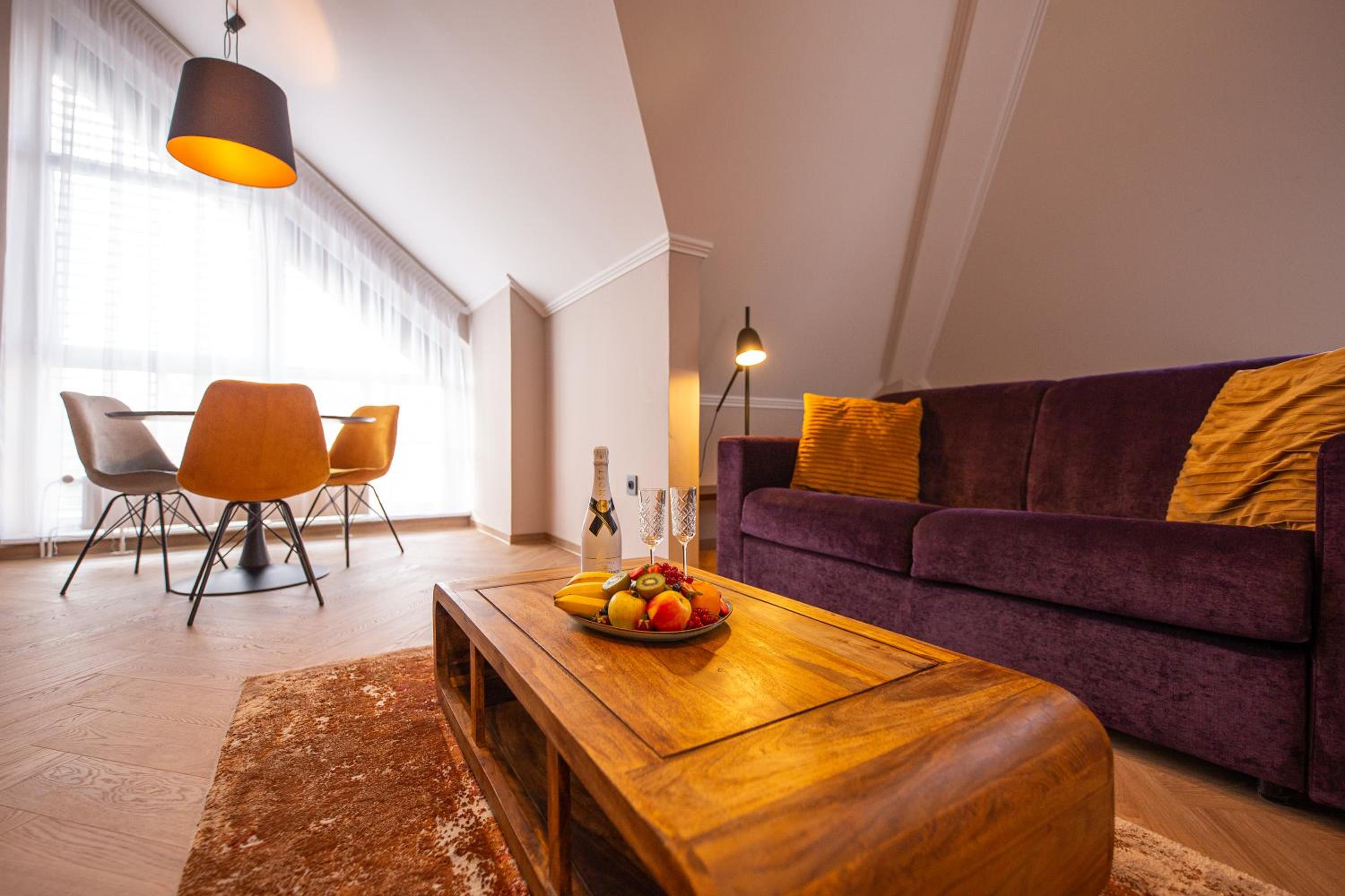 Suite - Photo 10