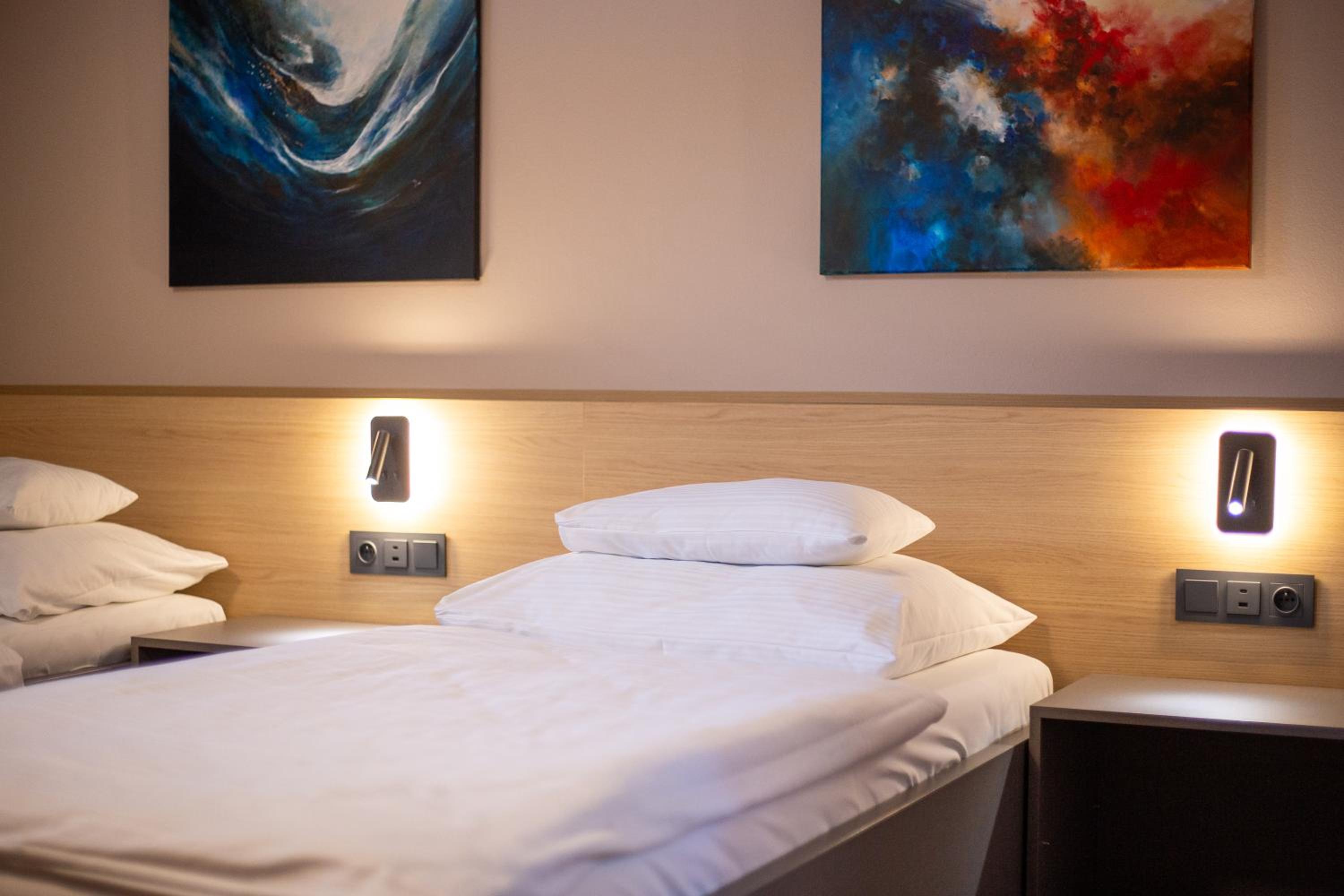 Twin Room - Photo 9