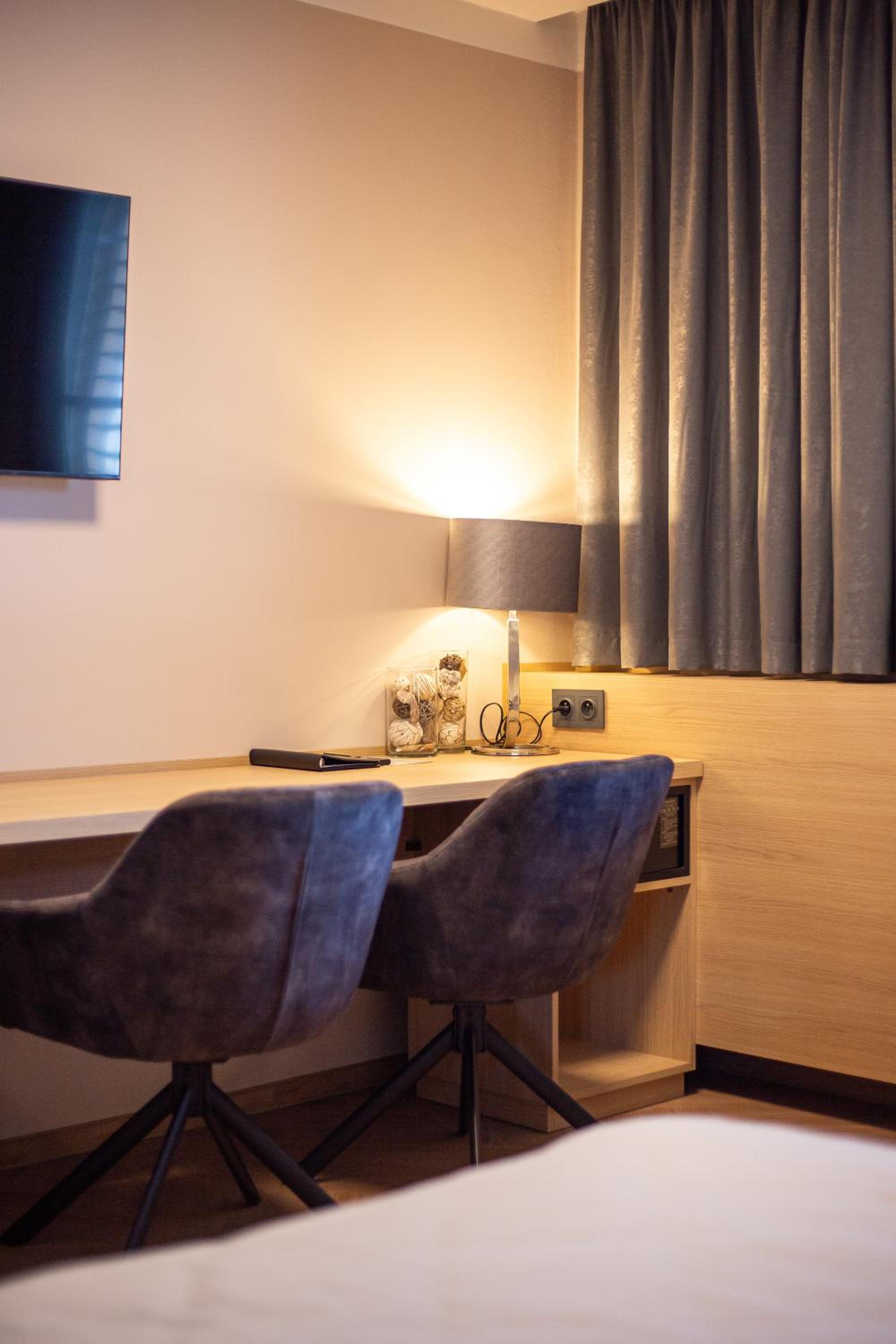 Twin Room - Photo 3