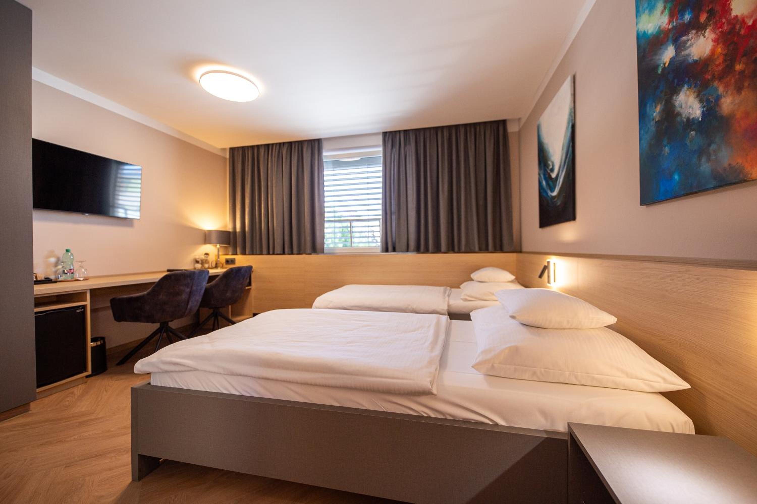 Twin Room - Photo 11