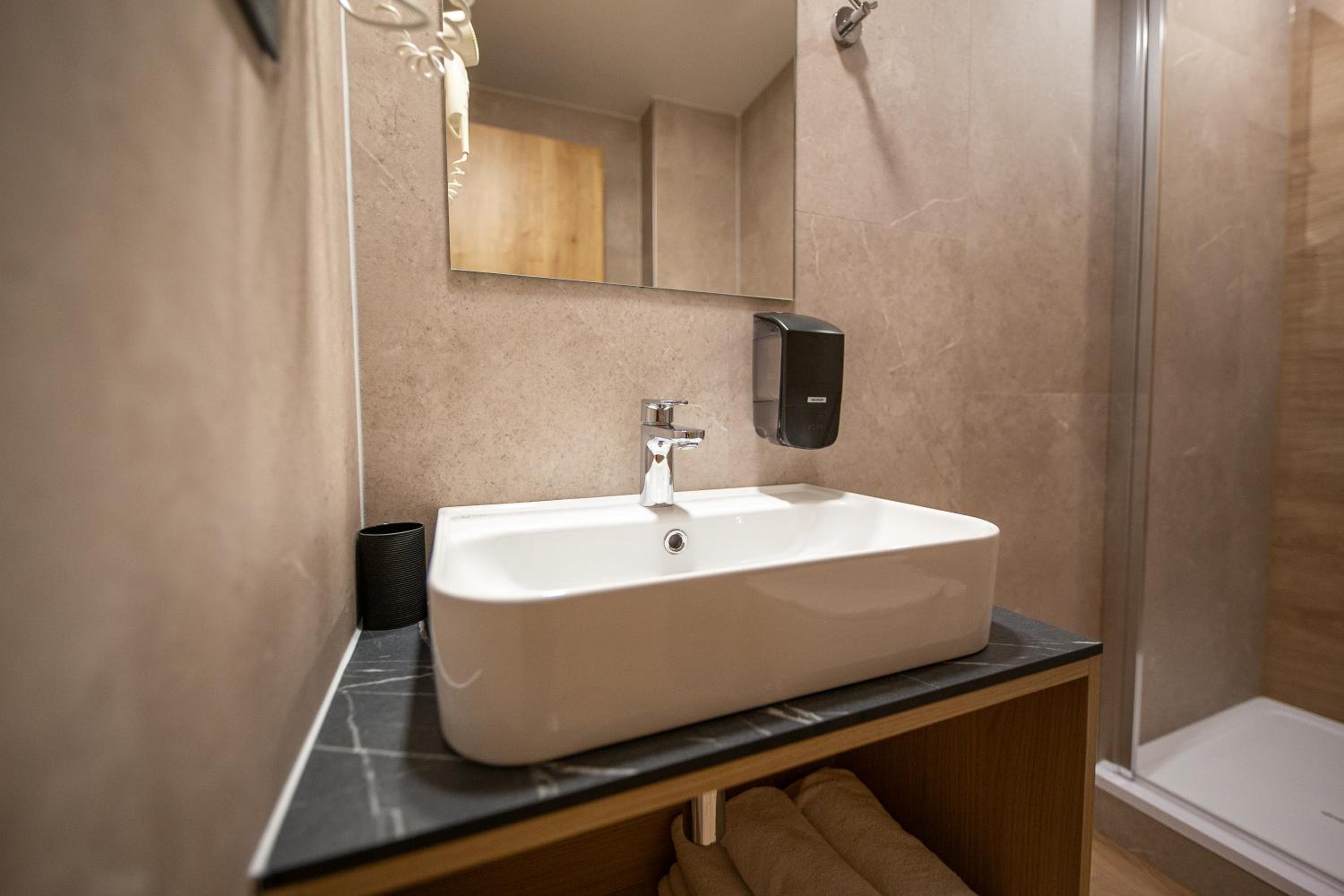 Junior Suite - Photo 12