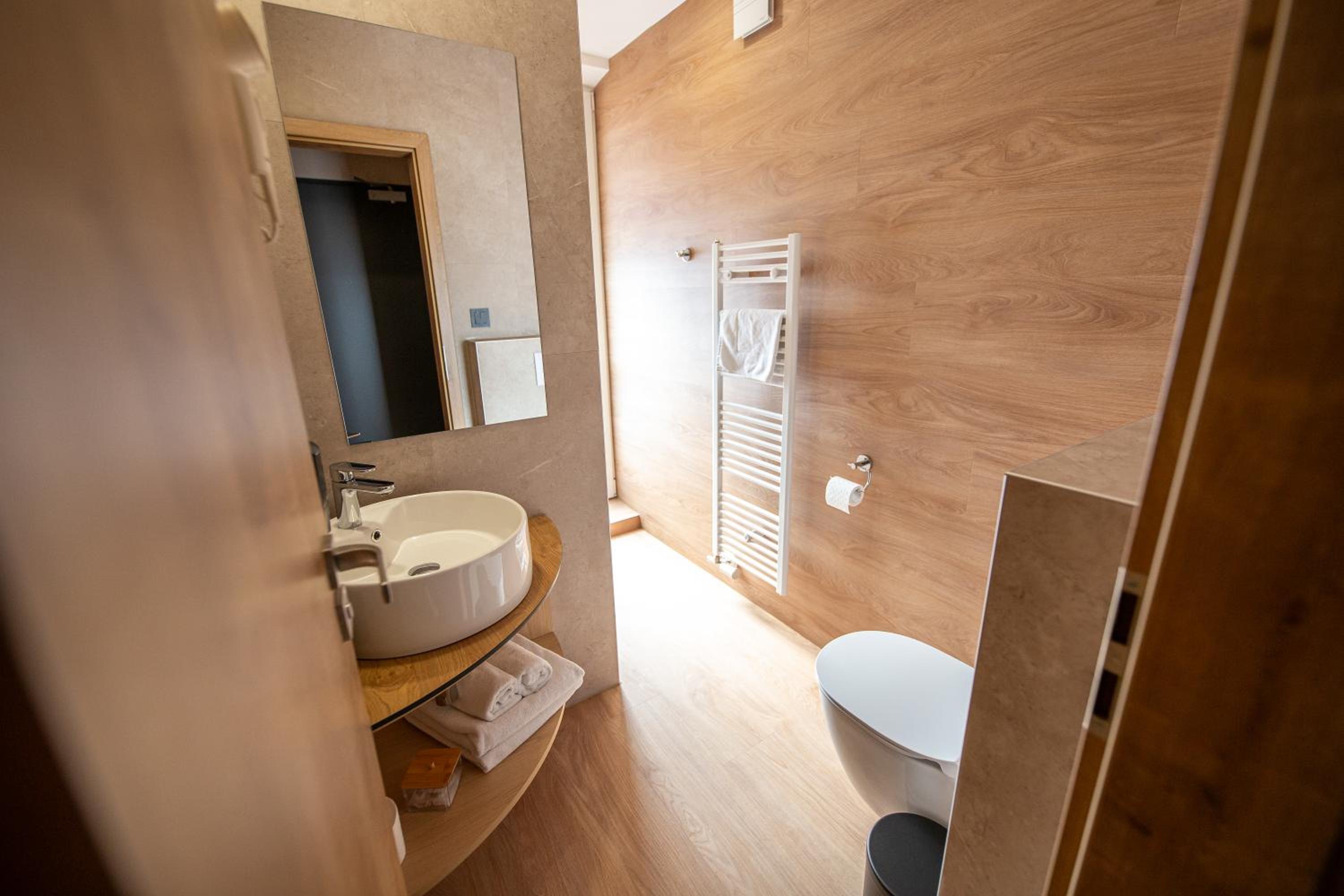 Standard Double Suite - Photo 13