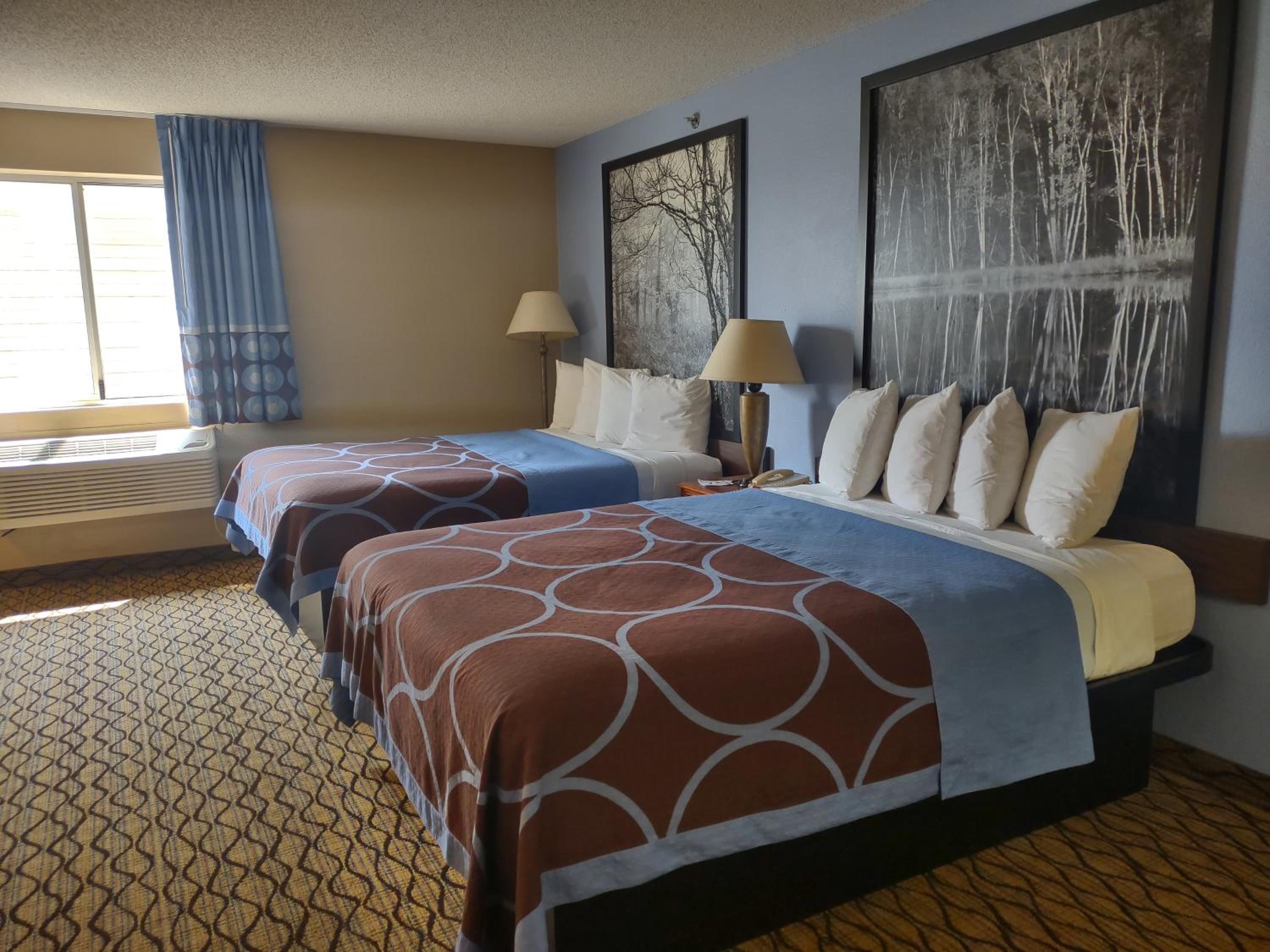 Studio Suite with Two Queen Beds - Non-Smoking - Photo 2