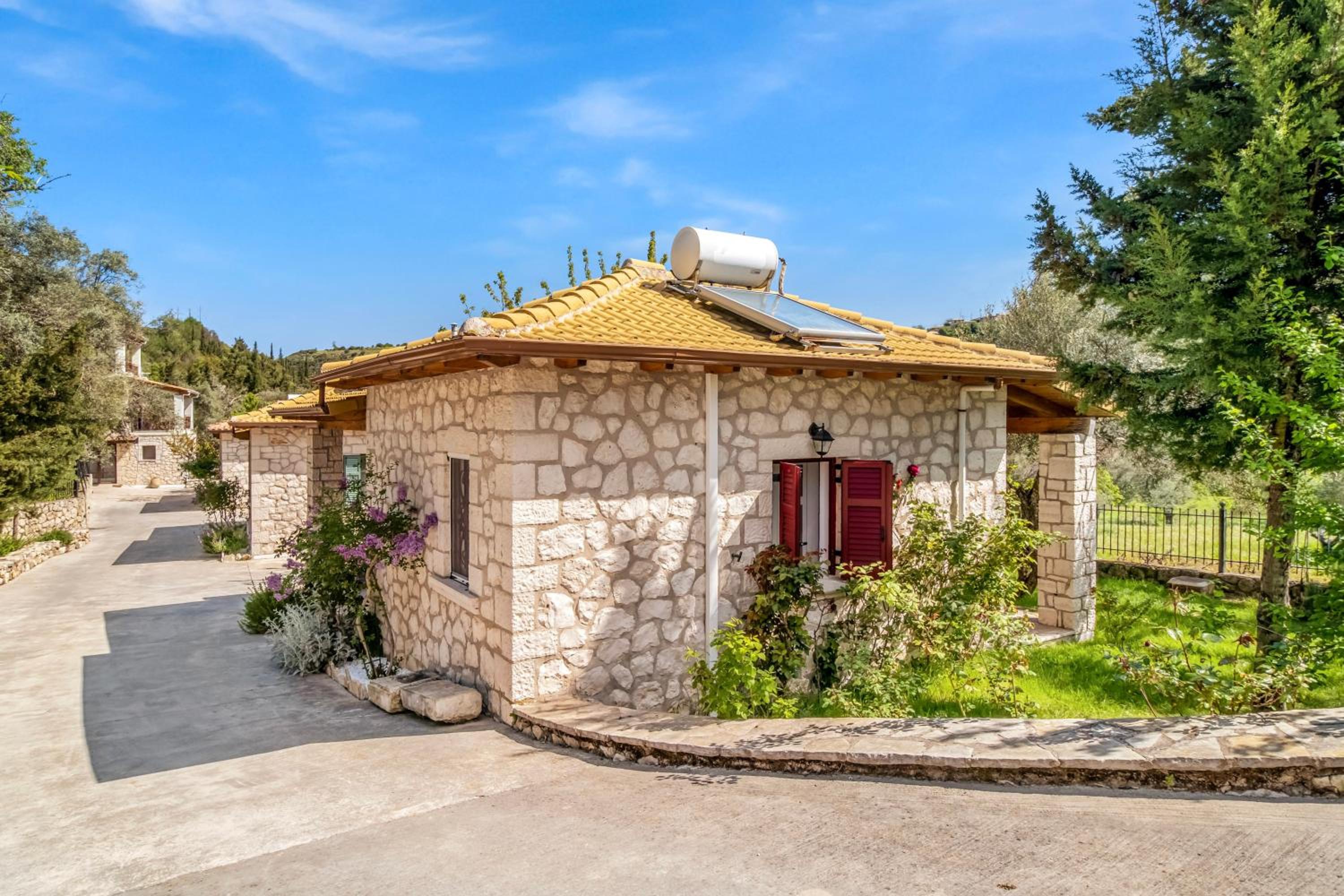 Peaceful Villa photo 3
