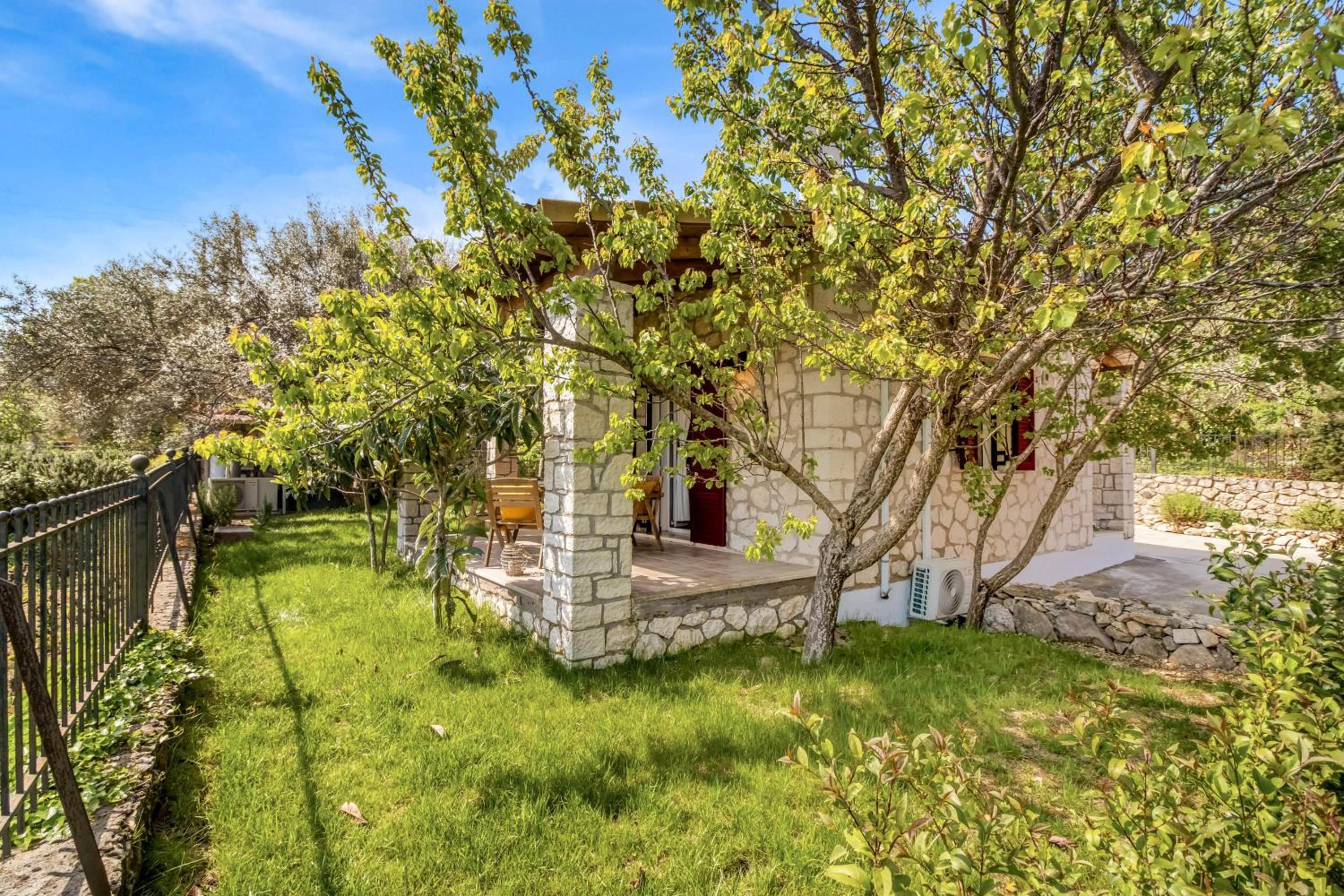 Peaceful Villa photo 2