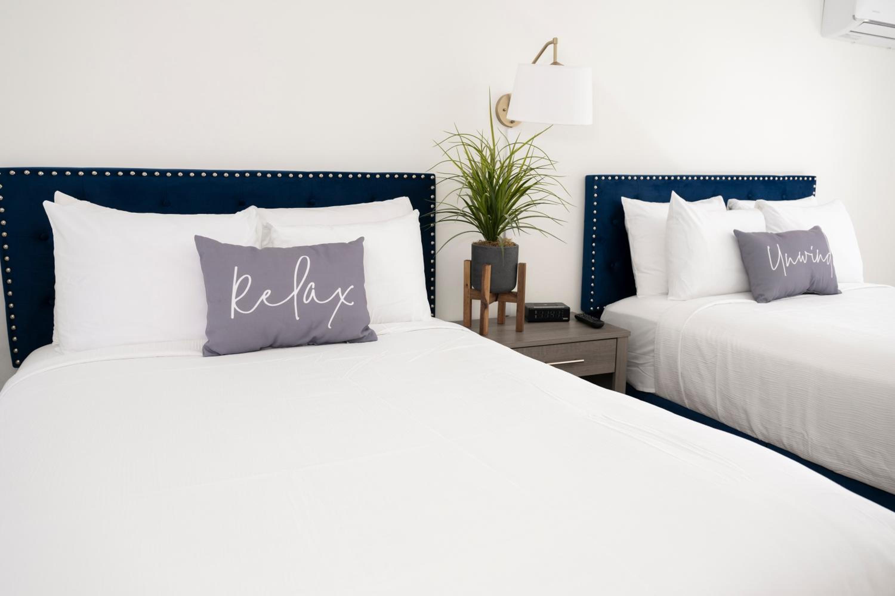 Room with Two Double Beds - No Pets - Photo 4