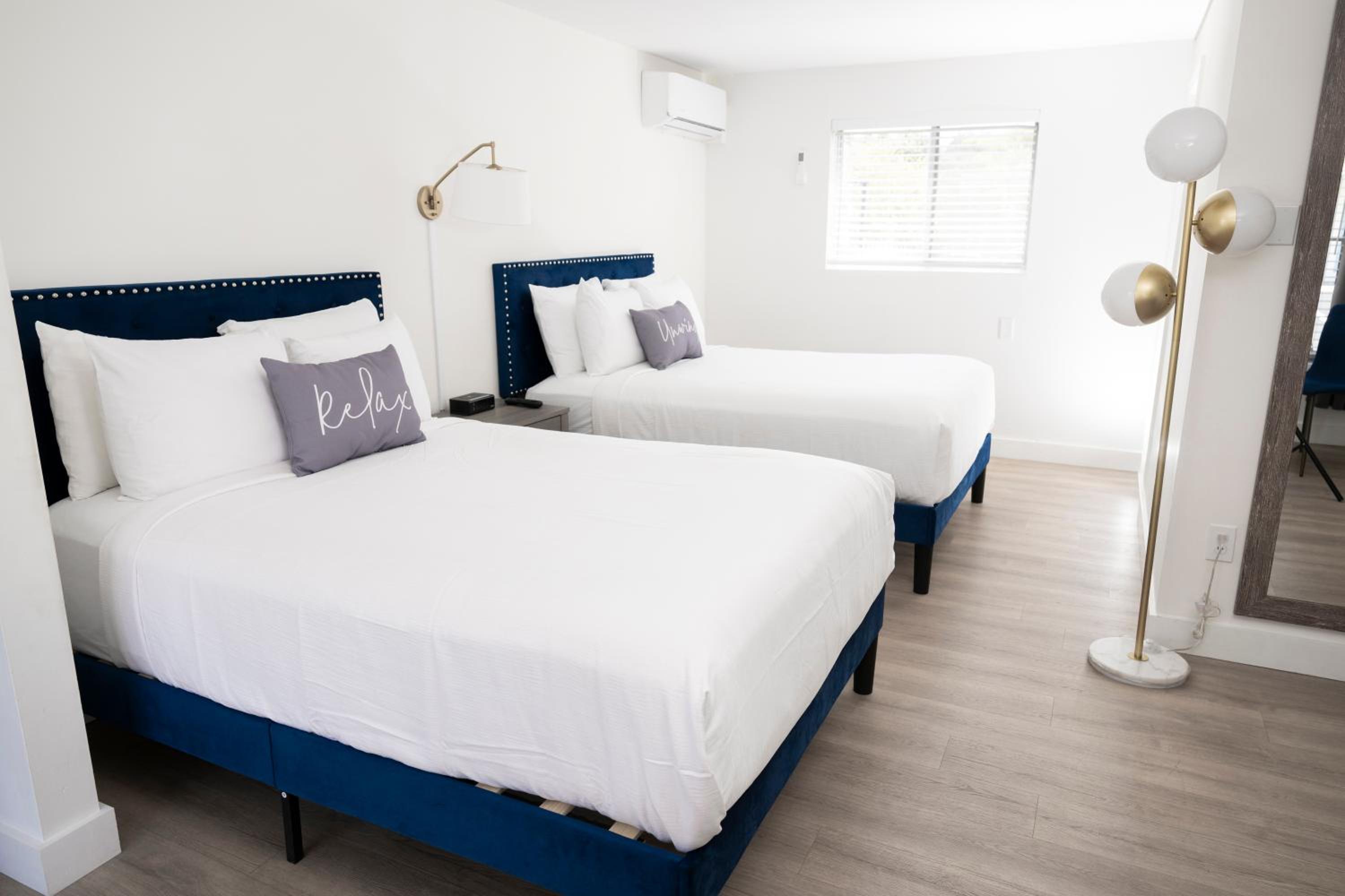 Room with Two Double Beds - No Pets - Photo 1
