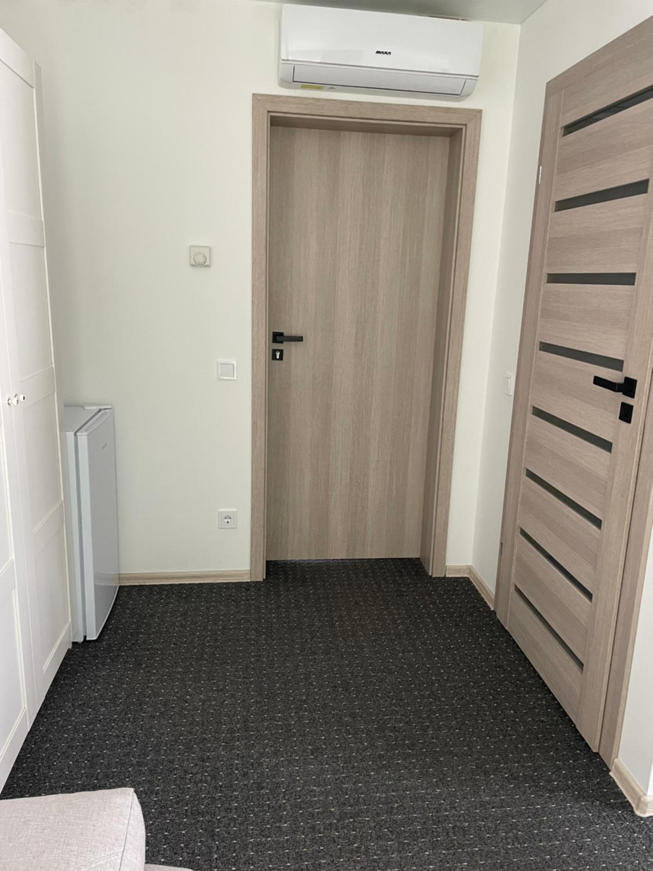 Large Double Room - Photo 9