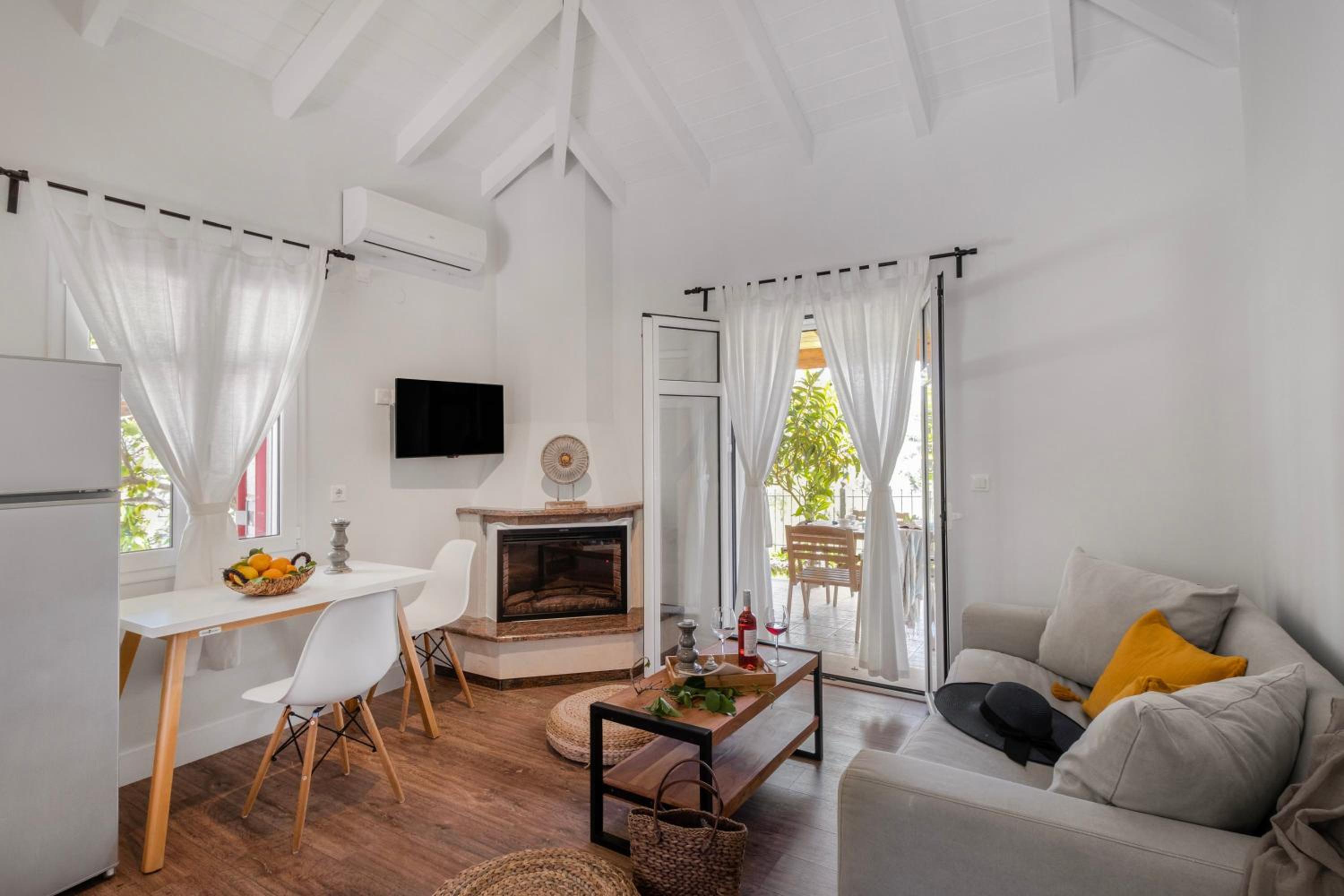 Peaceful Villa photo 1