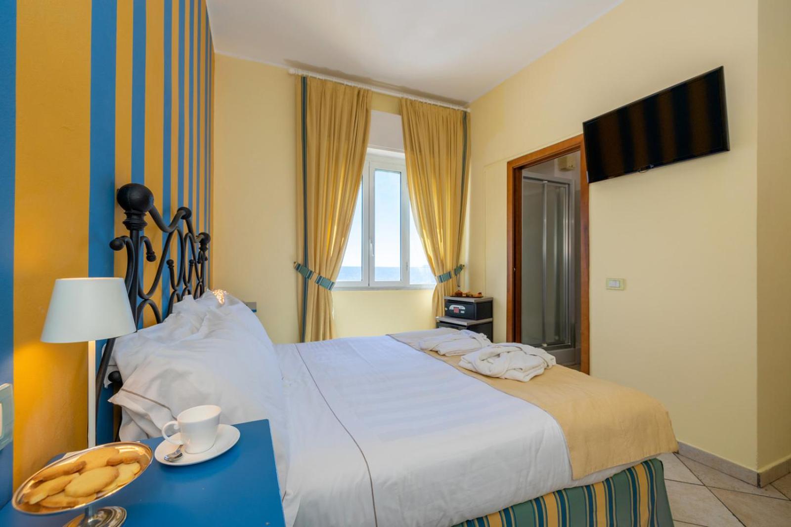 Double Standard Room with Sea View photo 1