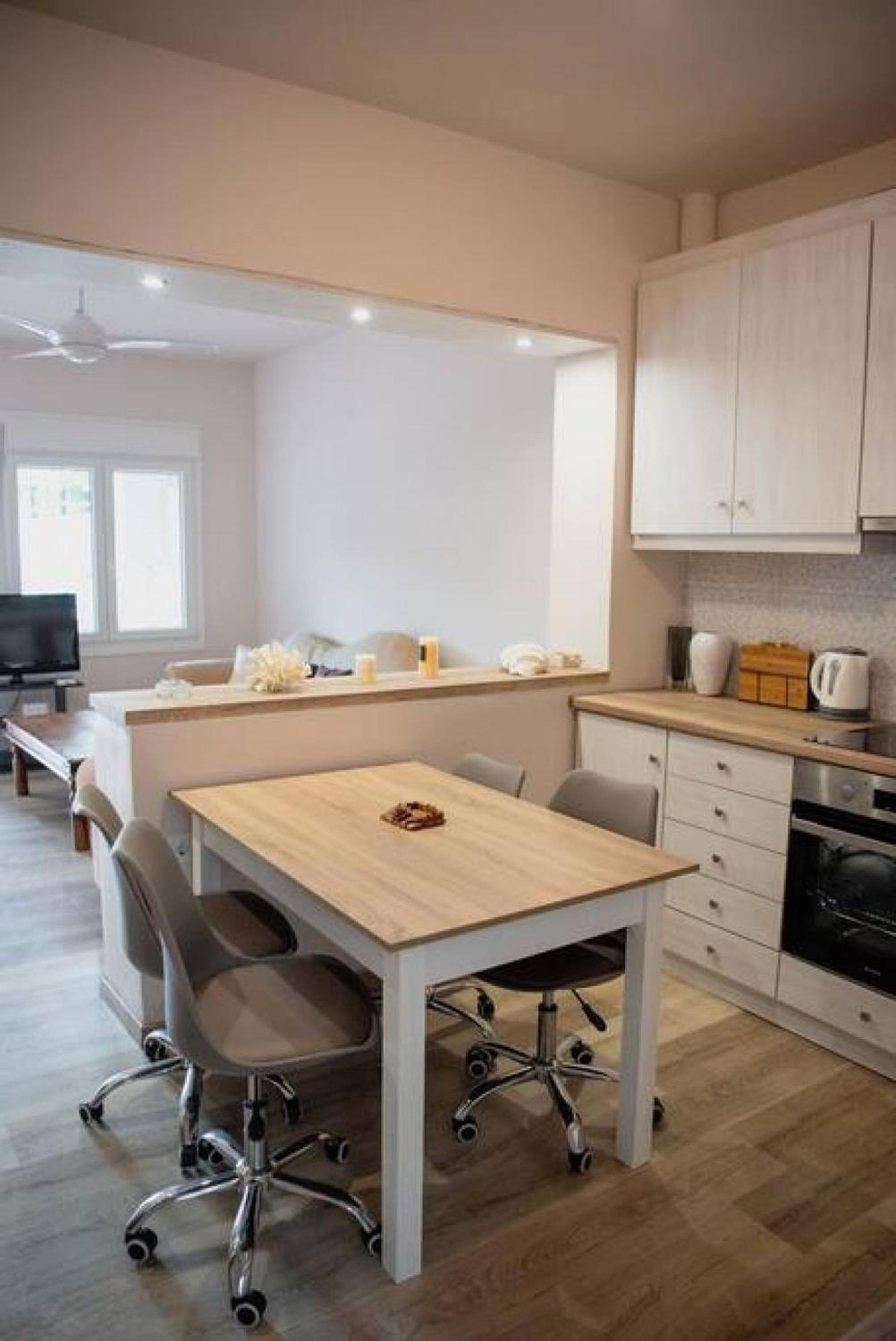 Three-Bedroom House photo 2