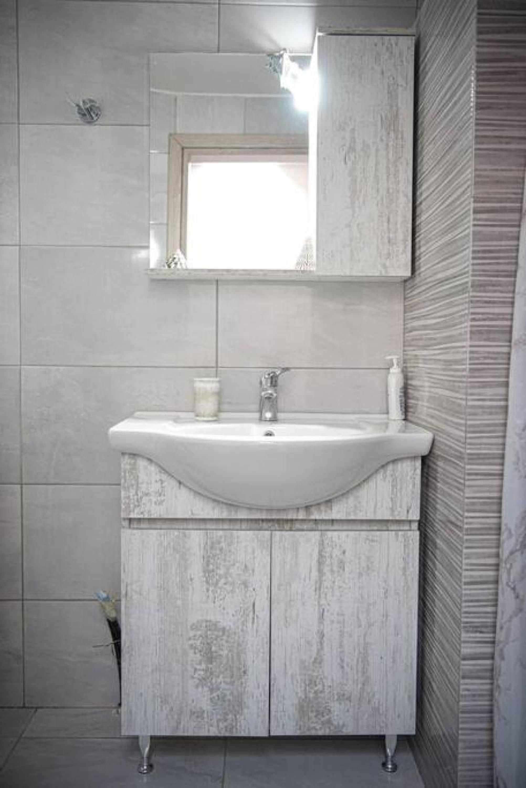 Three-Bedroom House photo 3