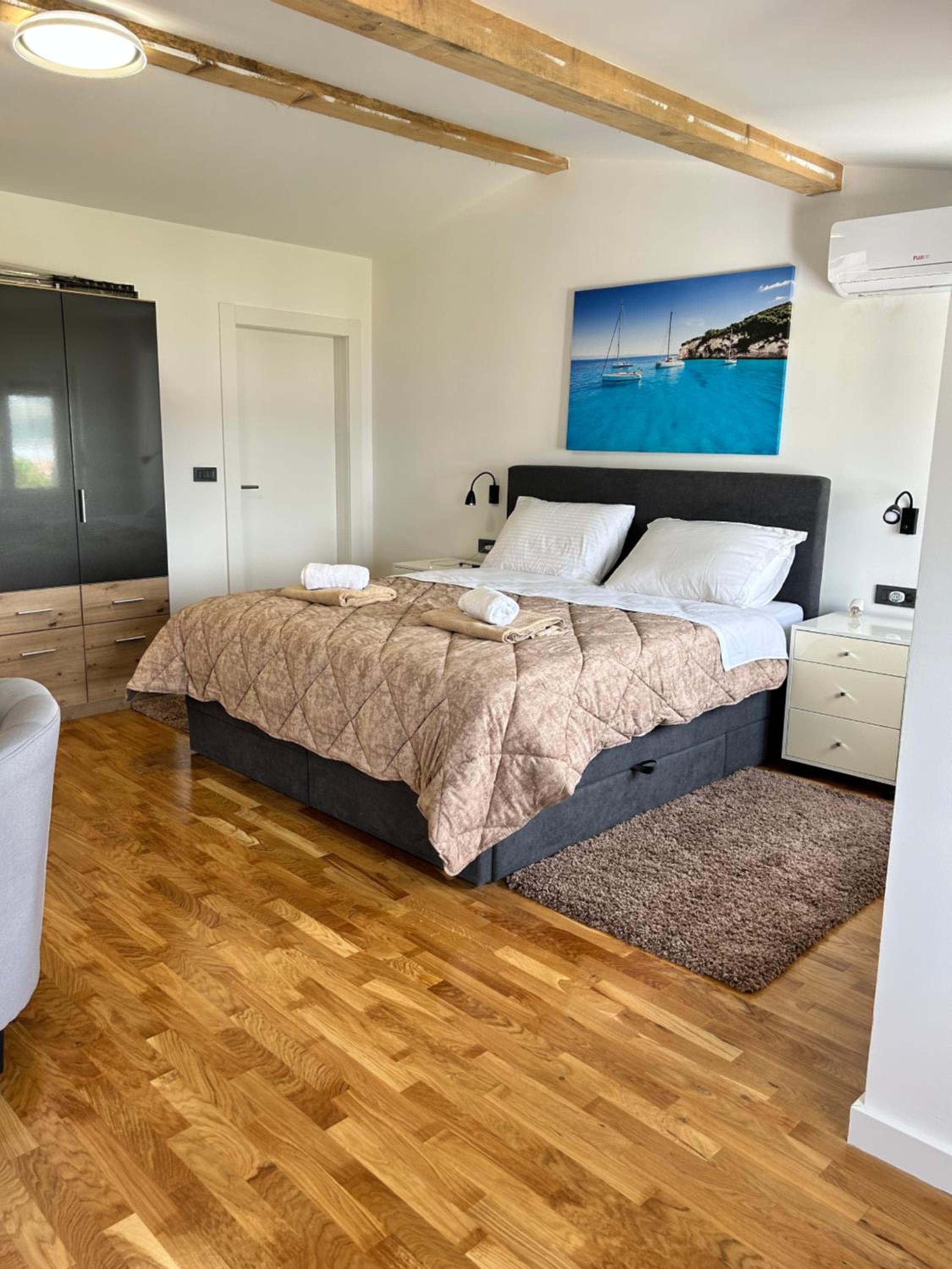 Four-Bedroom House photo 2