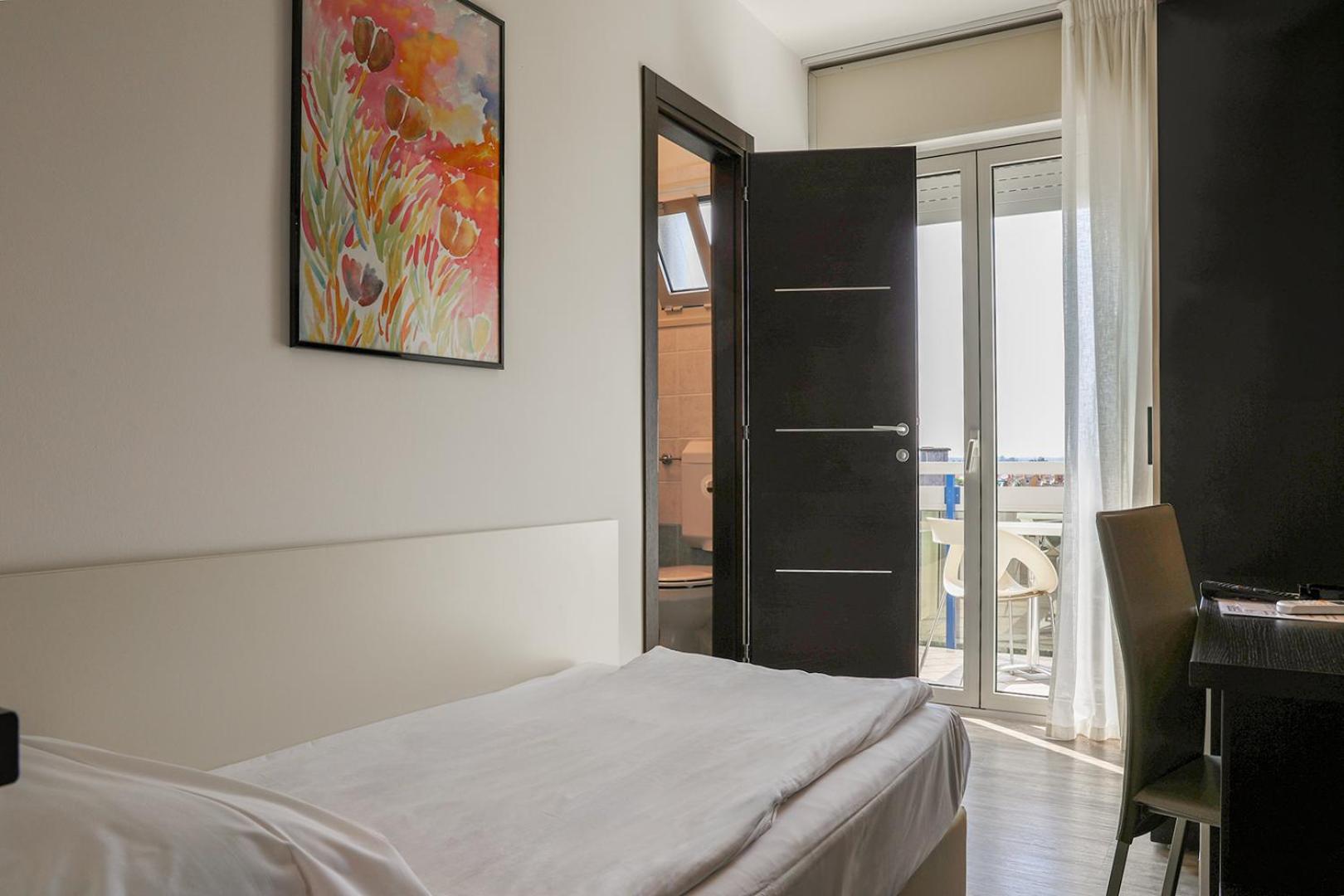 Small Single Room photo 3
