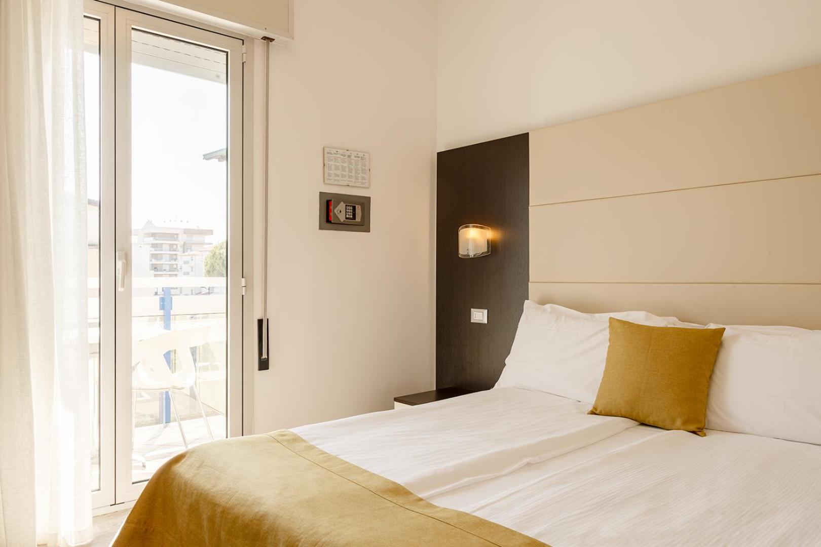 Double or Twin Room with Balcony photo 3