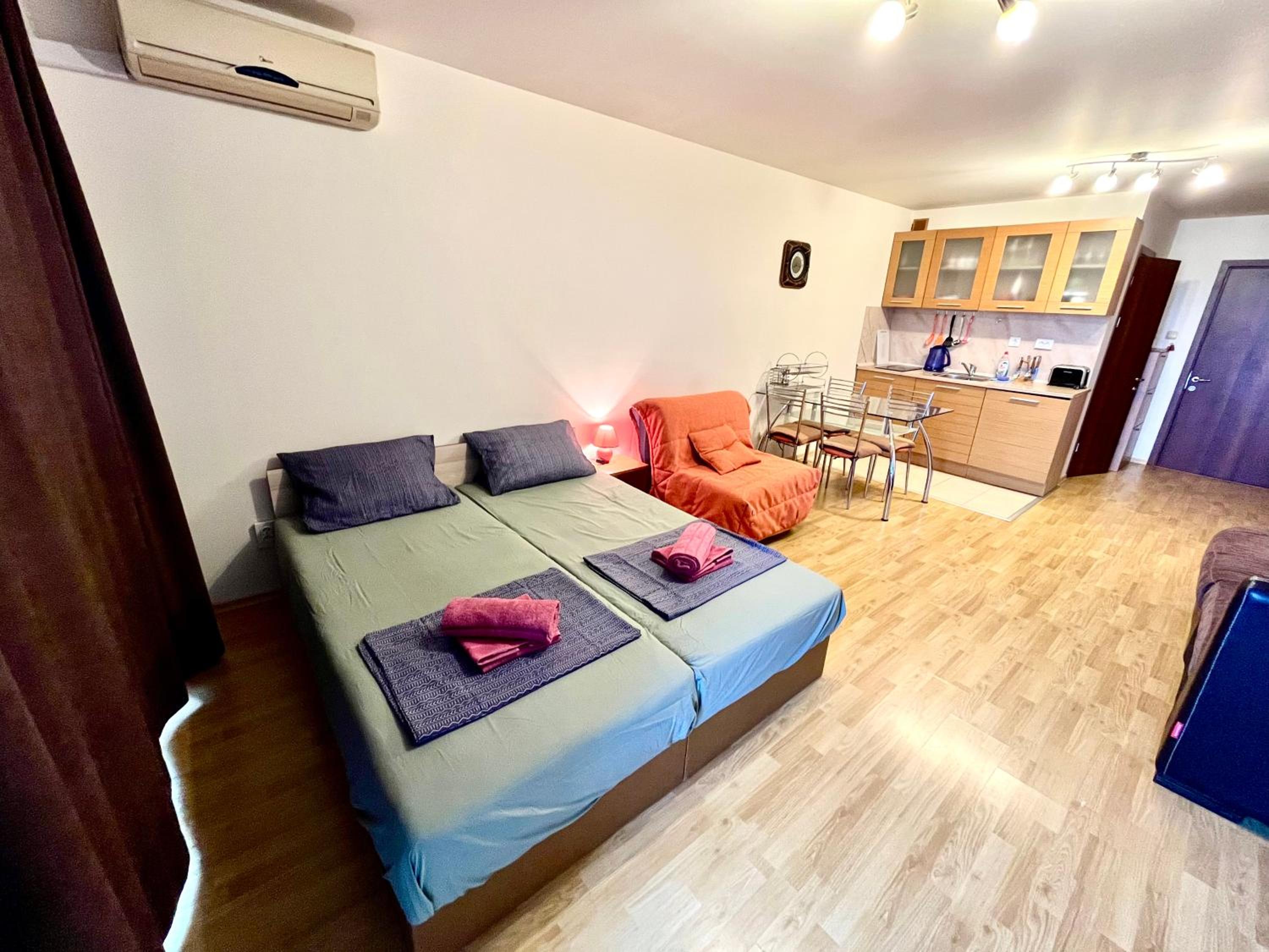 Family Room with Balcony photo 3
