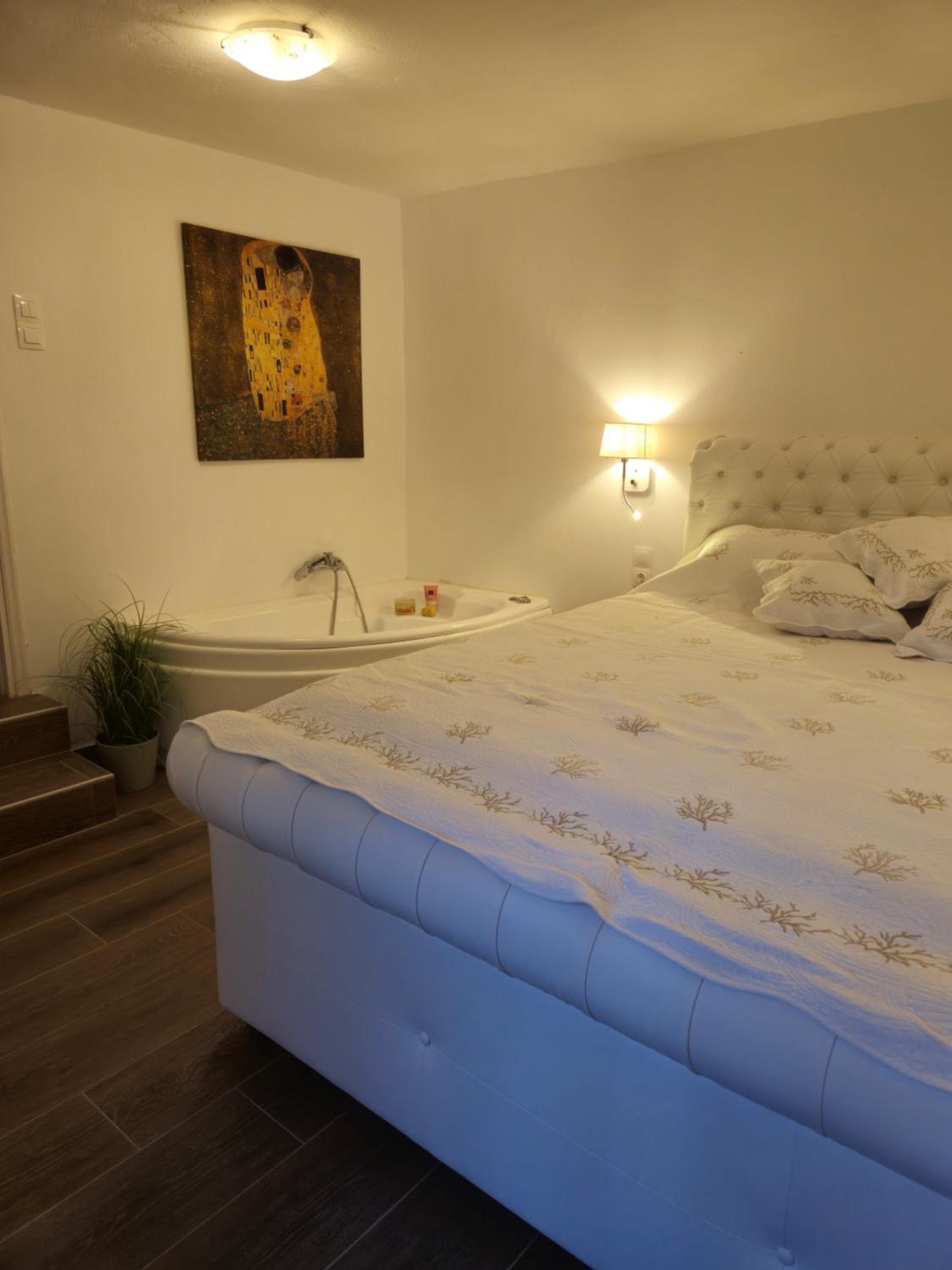 One-Bedroom House photo 1