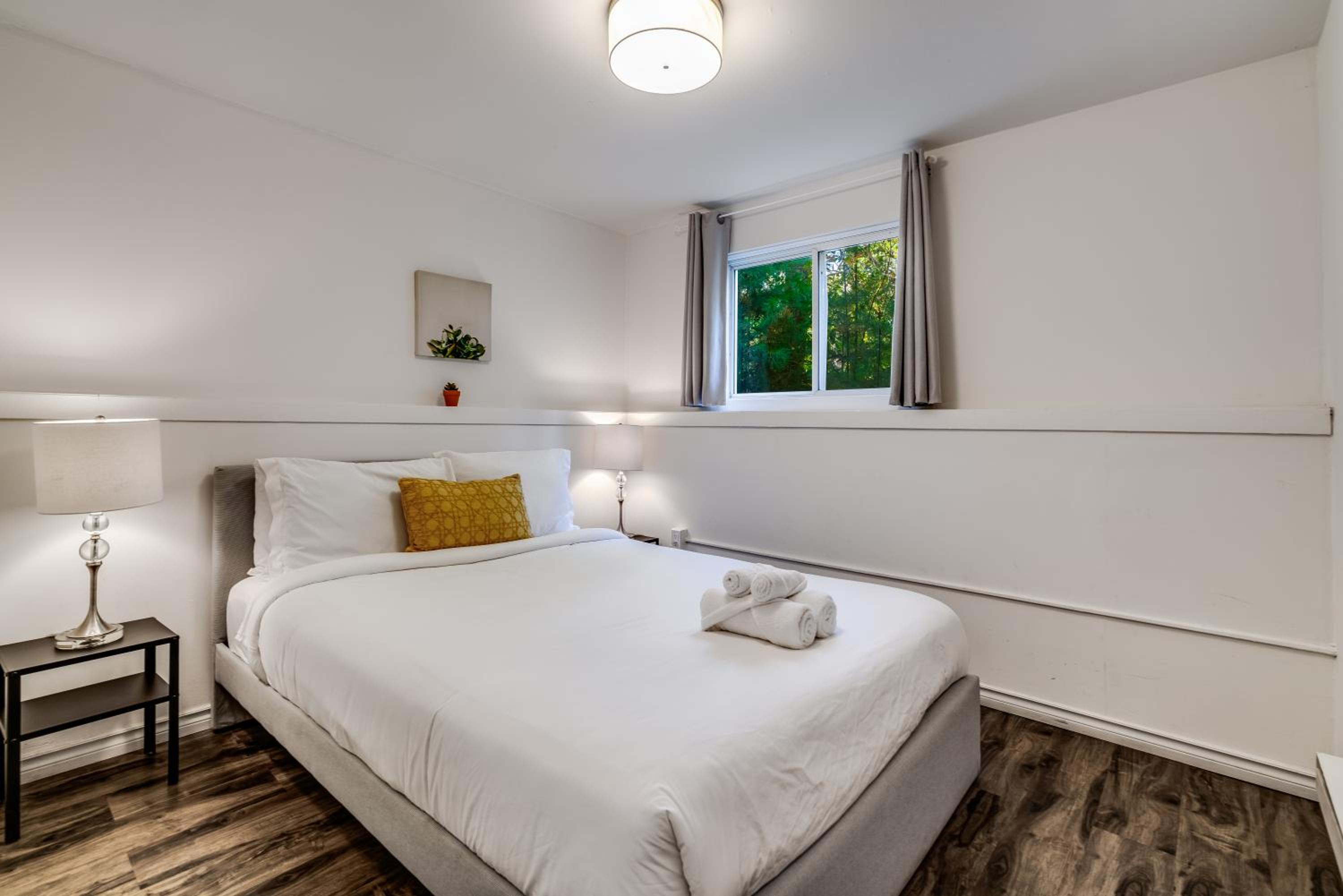 Two-Bedroom House - Photo 4