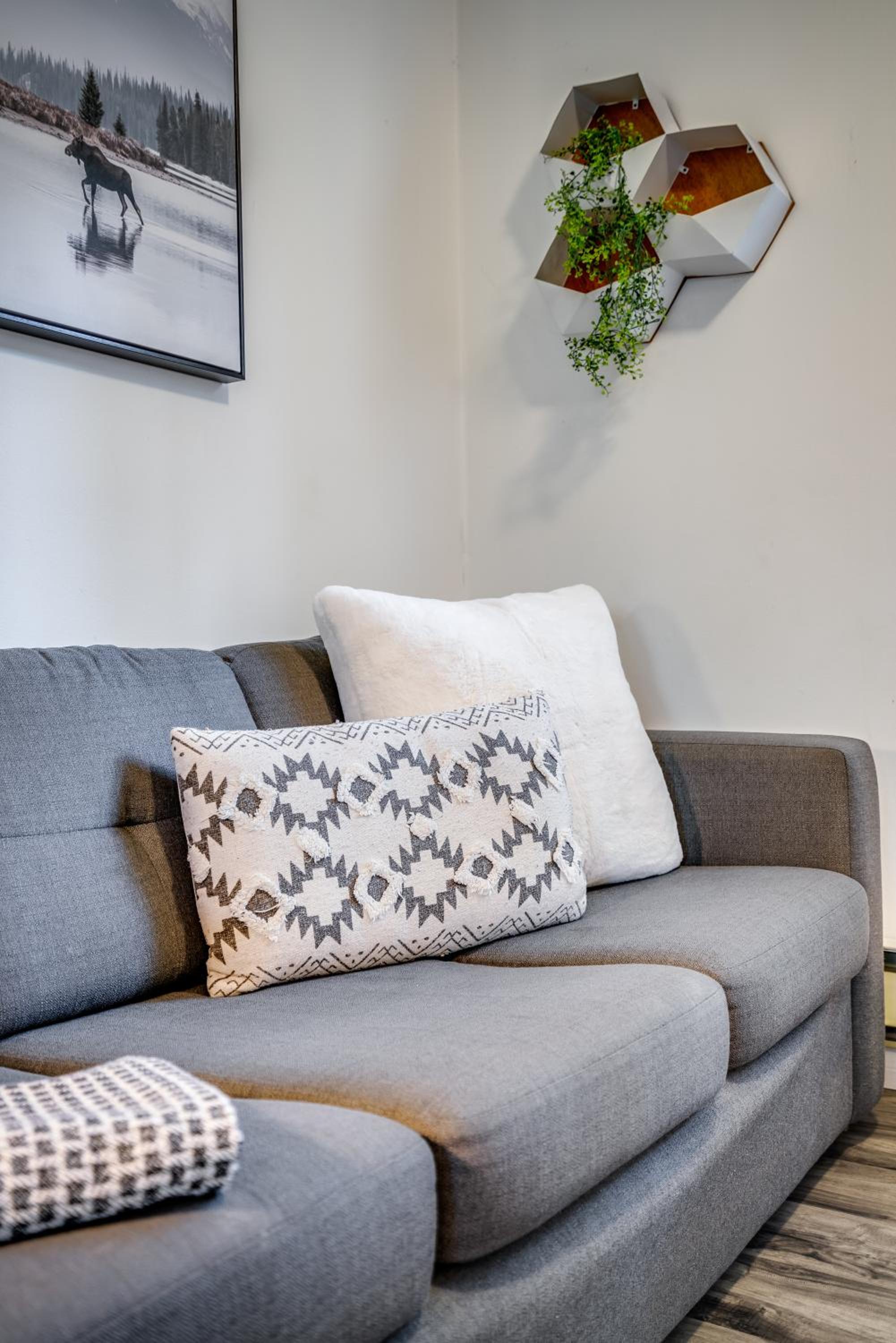 Two-Bedroom House - Photo 9
