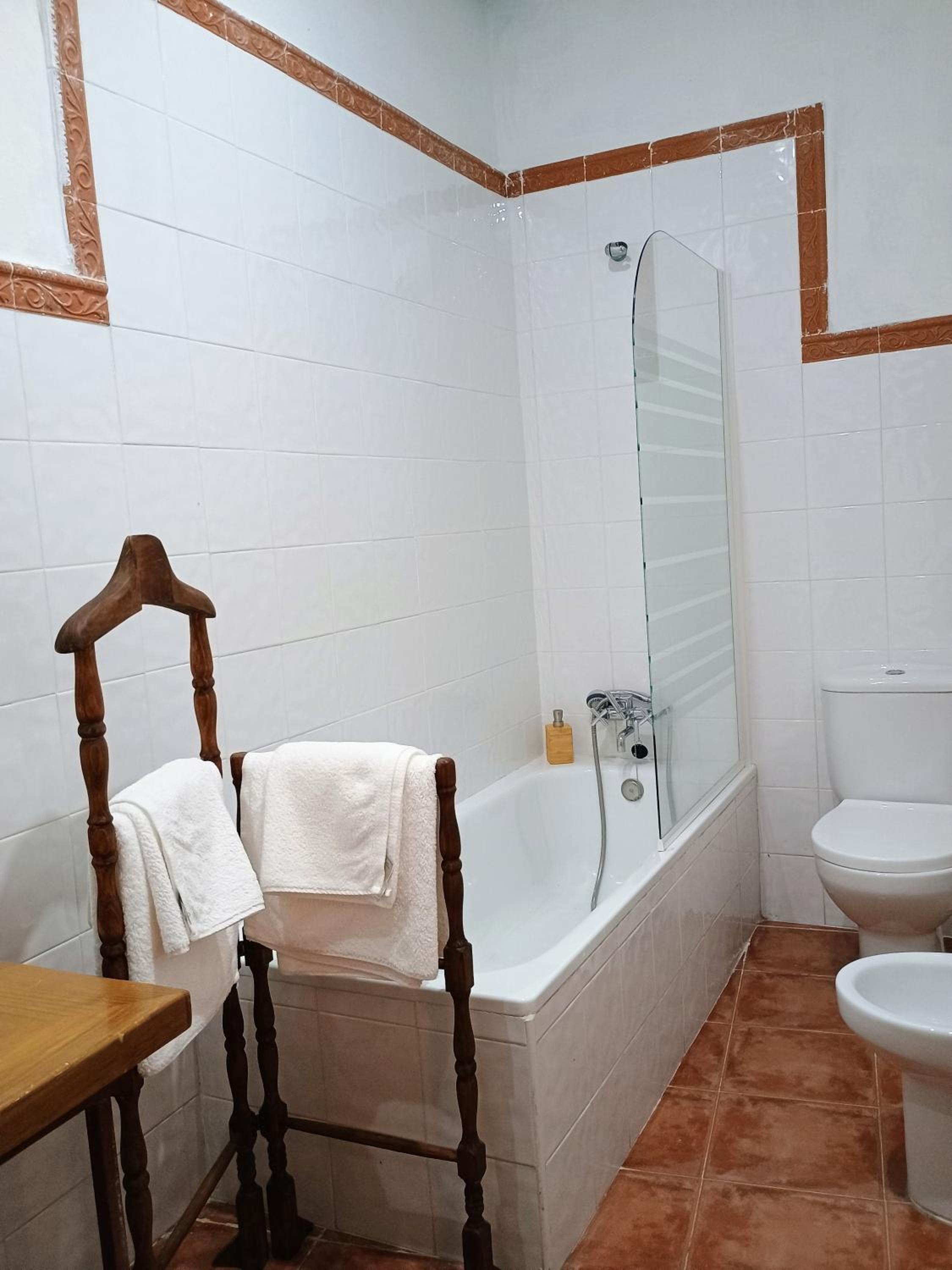 Deluxe Queen Room - Photo 7