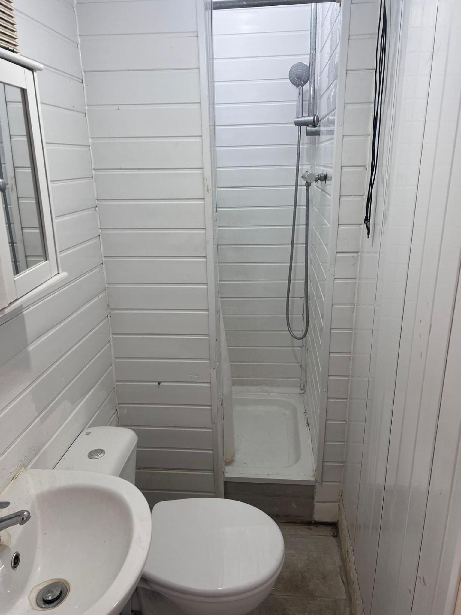 Double Room with Private Bathroom photo 1