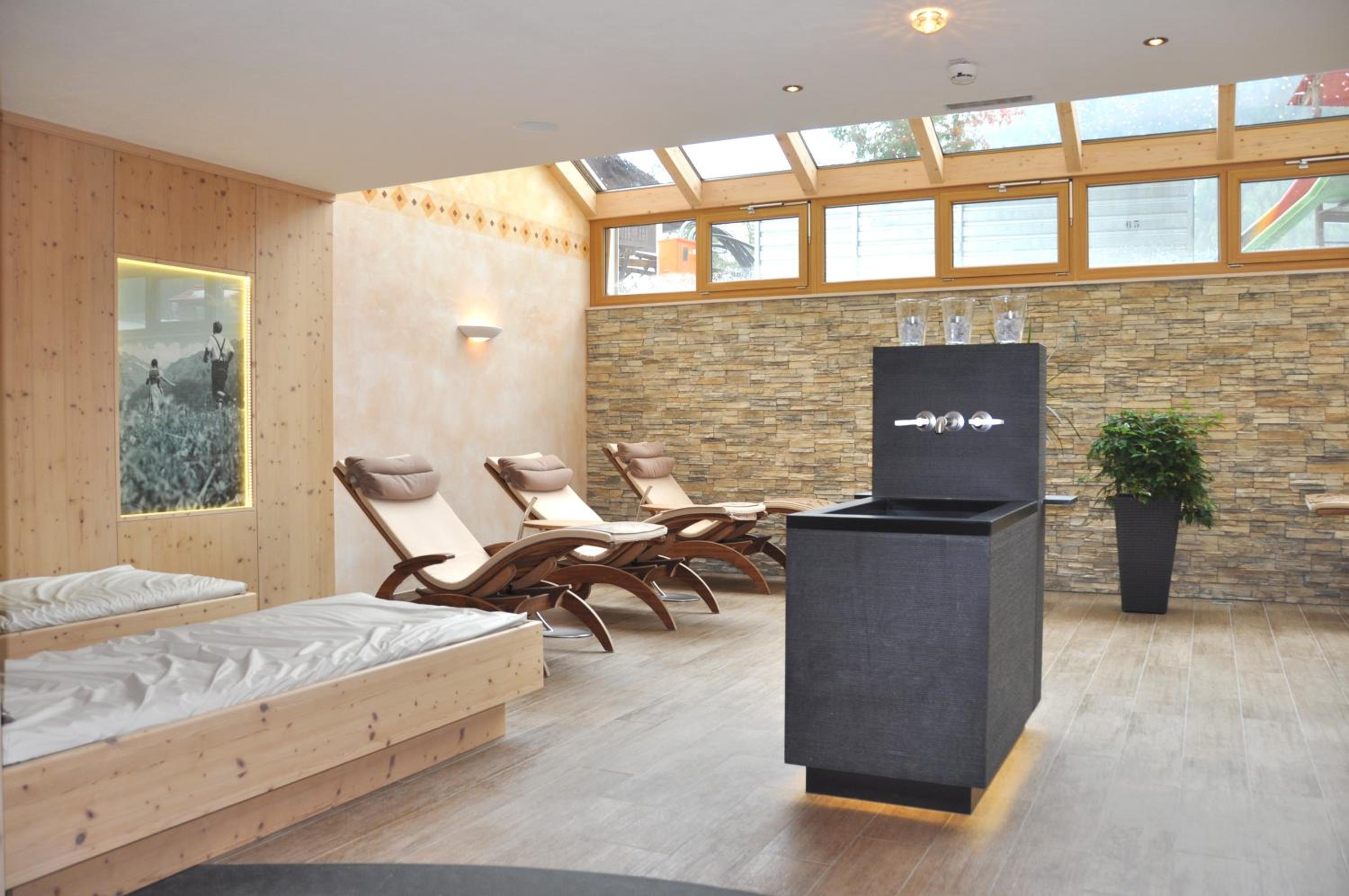 Double Room with Balcony - Photo 3
