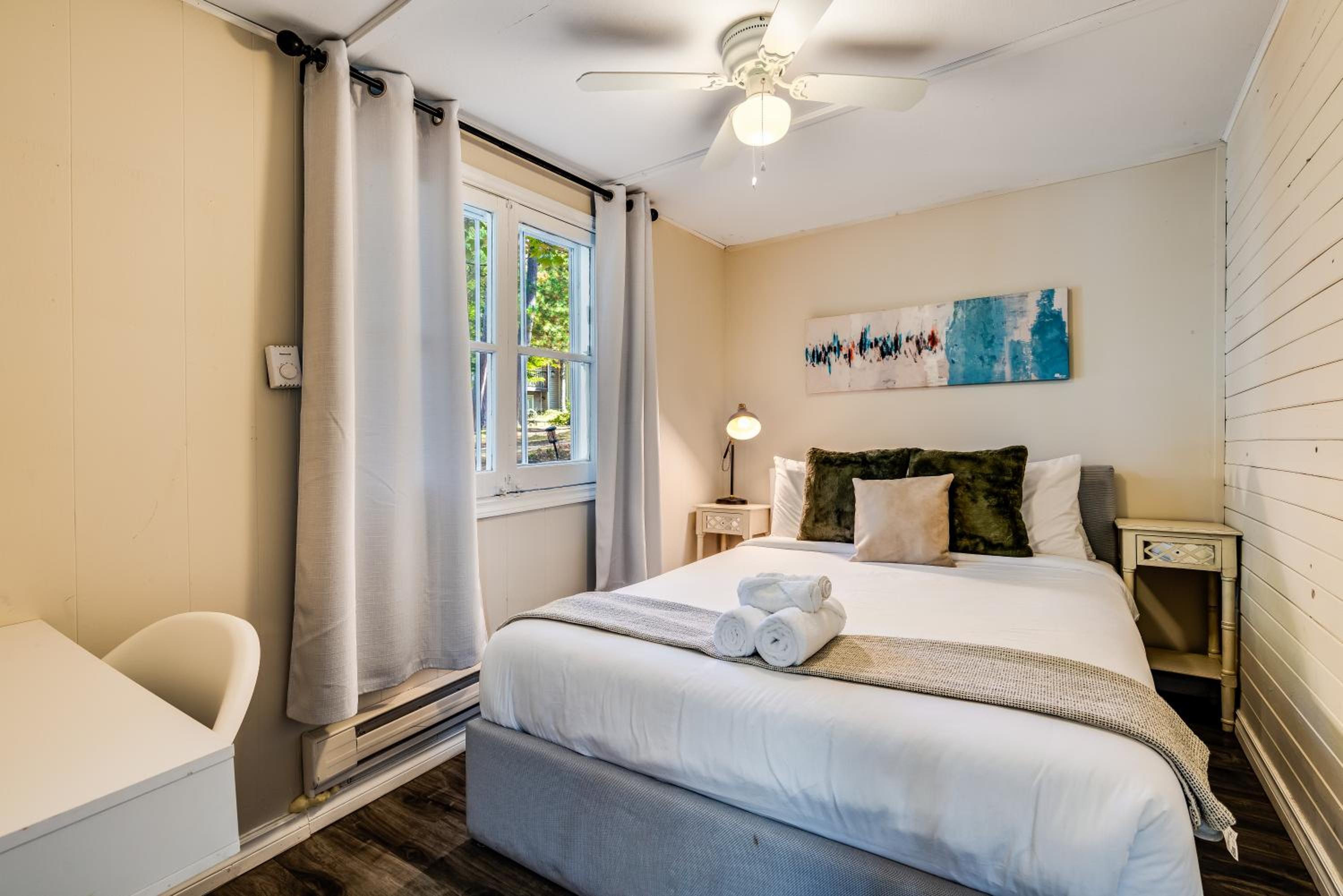 Three-Bedroom House - Photo 13
