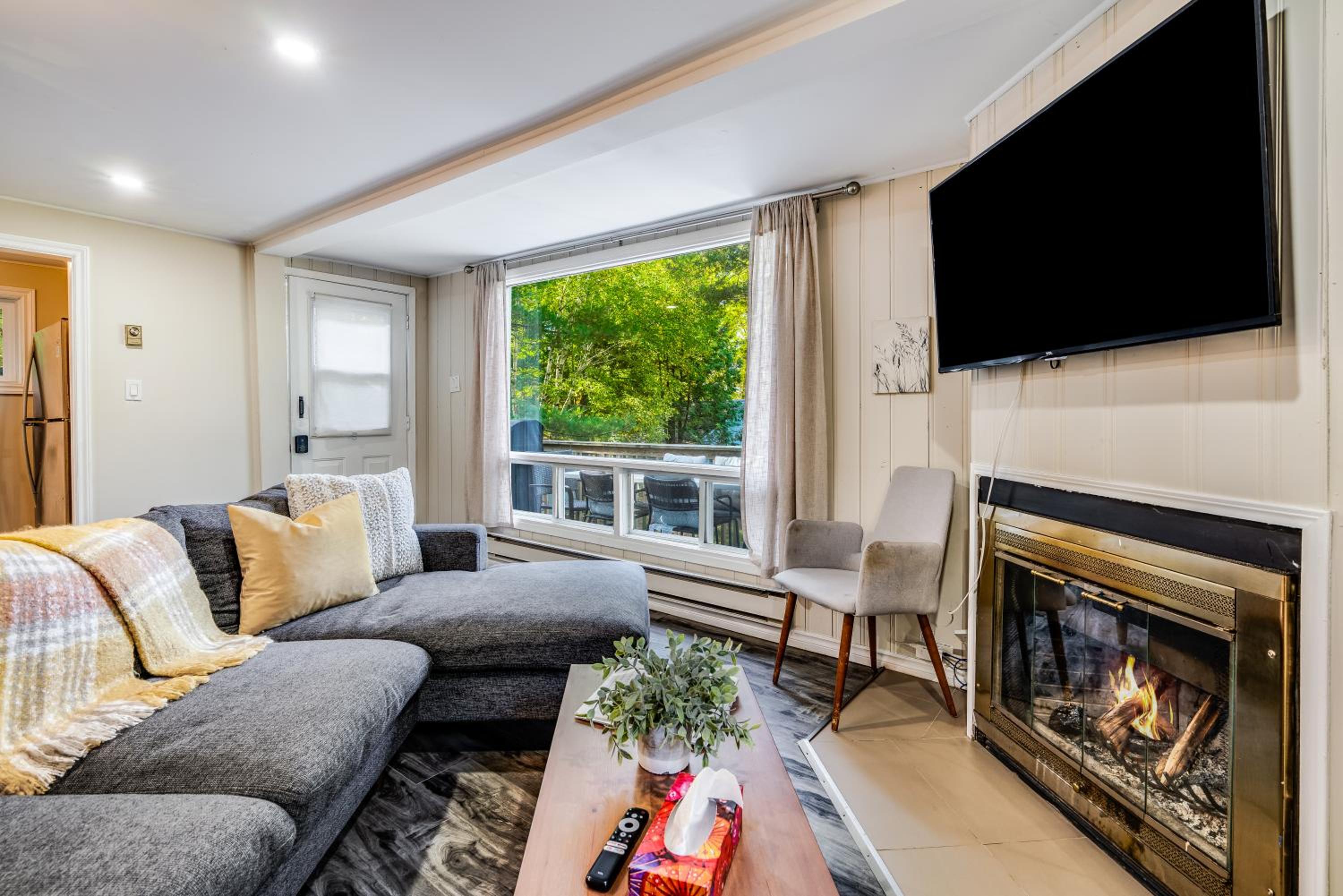 Three-Bedroom House - Photo 6