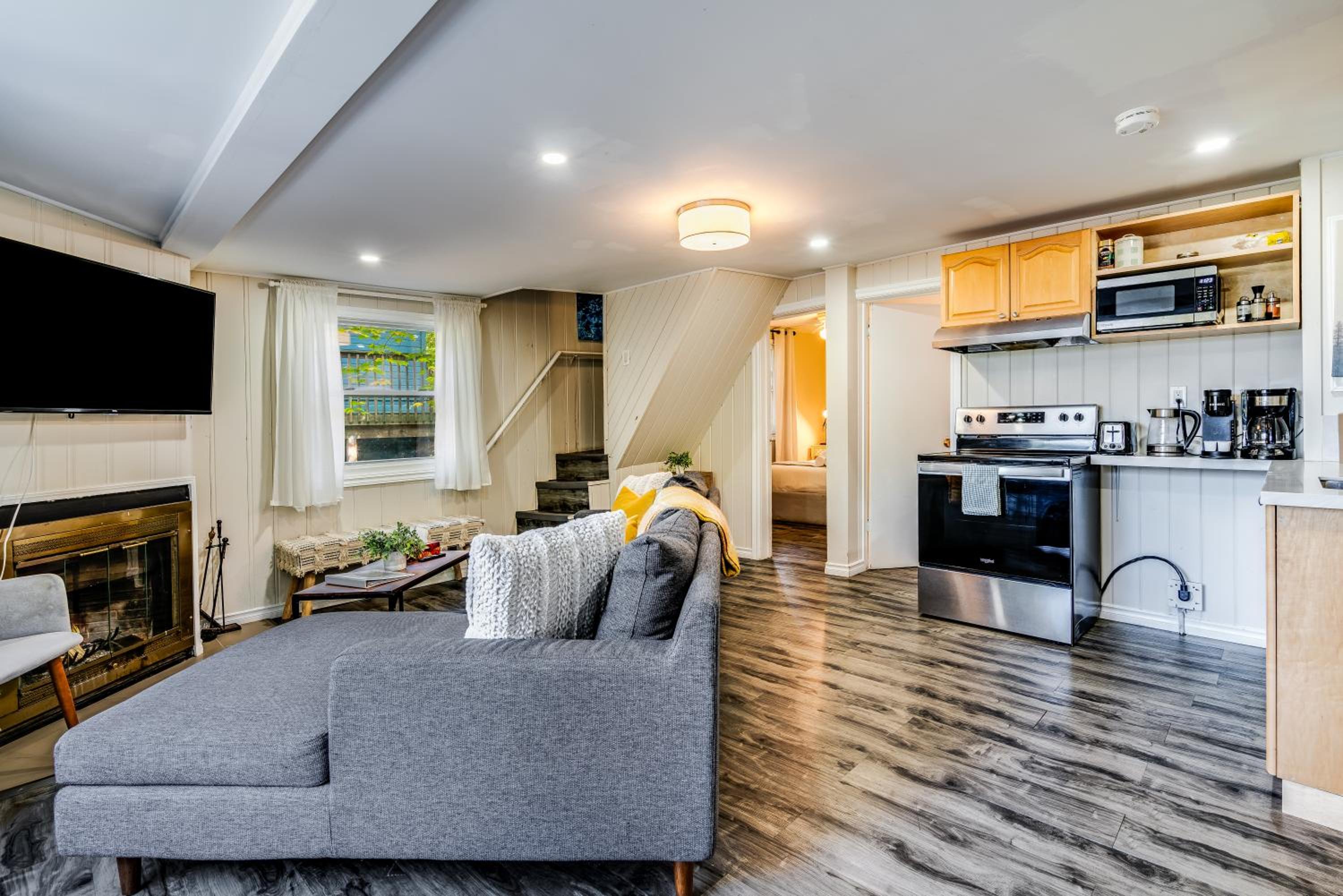 Three-Bedroom House - Photo 4
