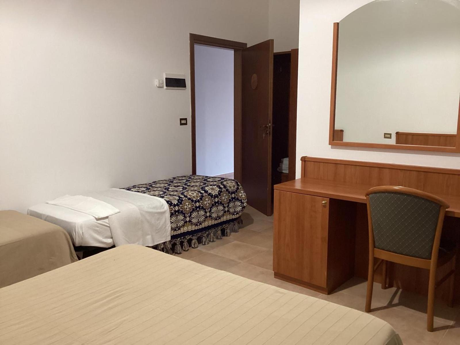 Classic Quadruple Room photo 3