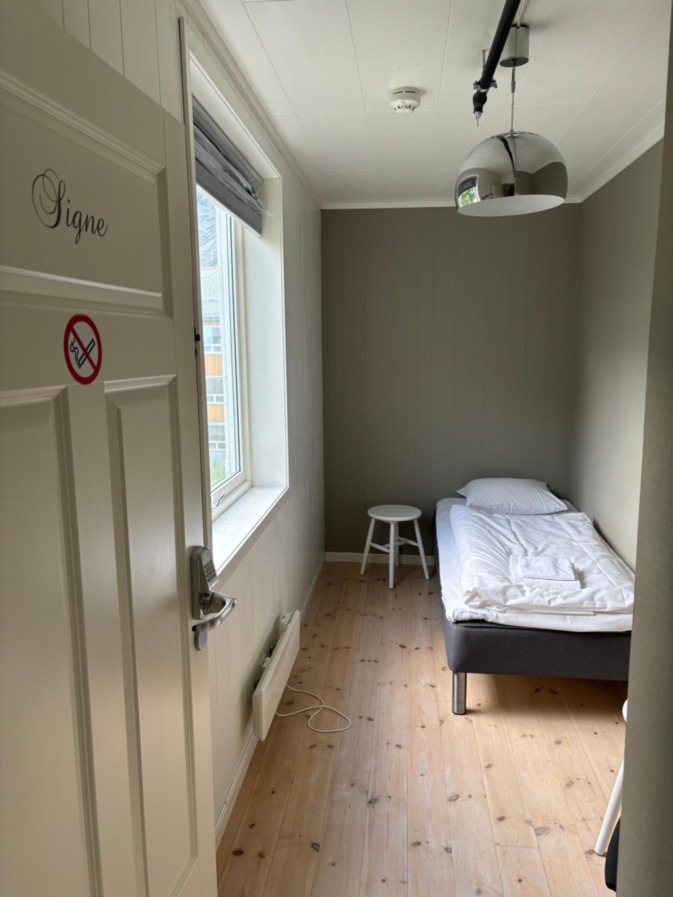 Twin Room with Shared Bathroom top floor photo 2