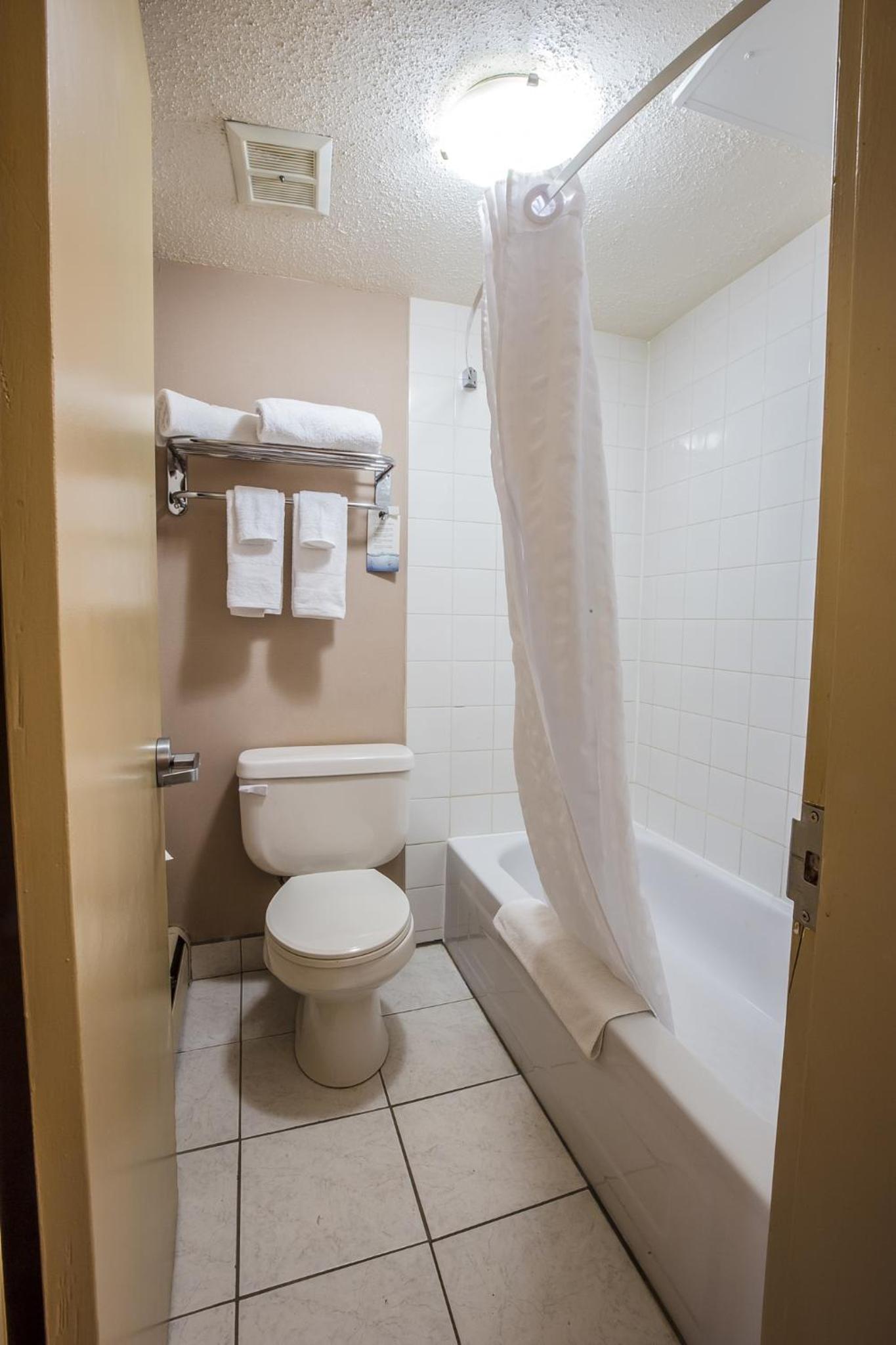 Queen Room with Two Queen Beds - Exterior Access photo 2