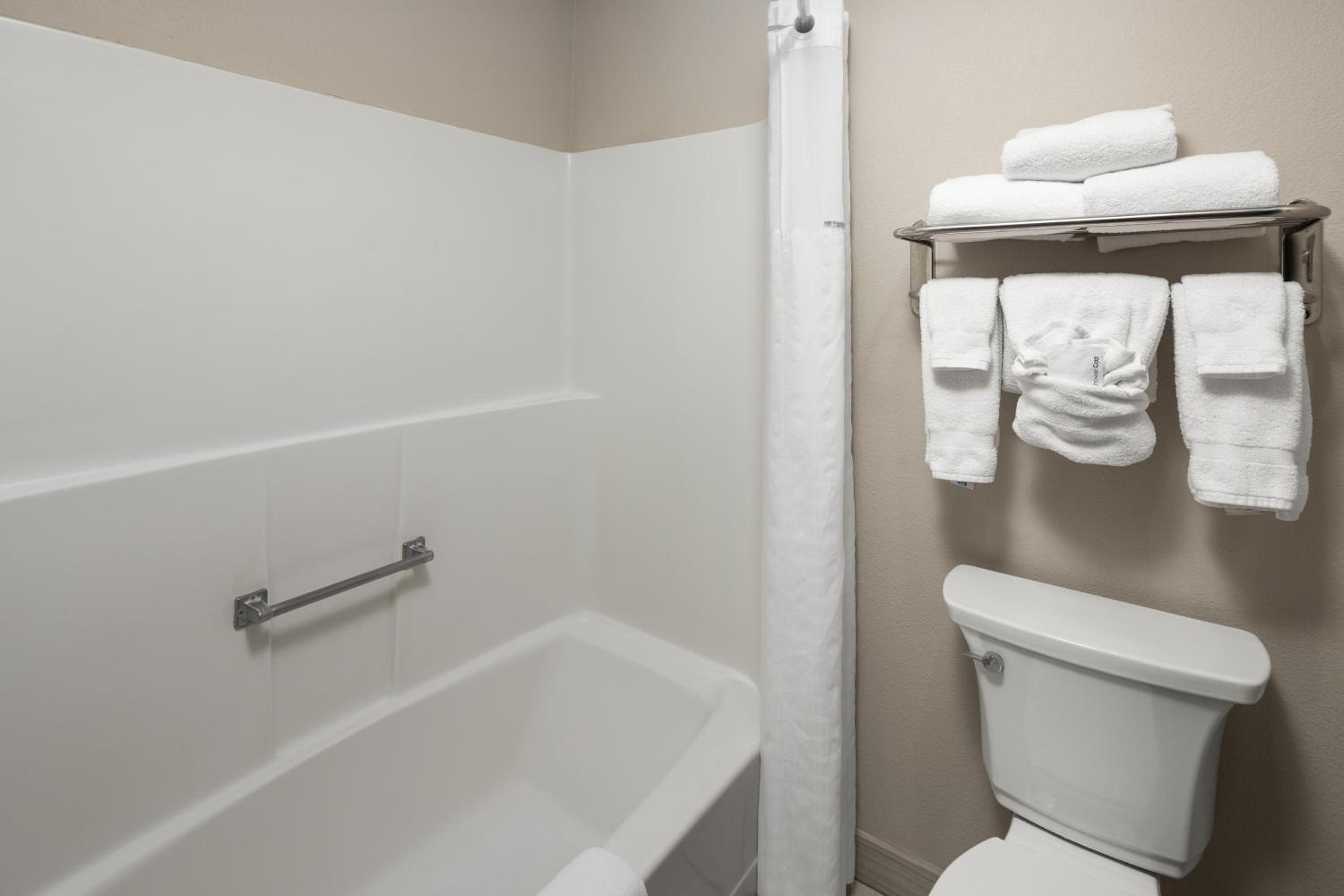 Family Studio Suite with Two Queen Beds - Non-Smoking - Photo 5