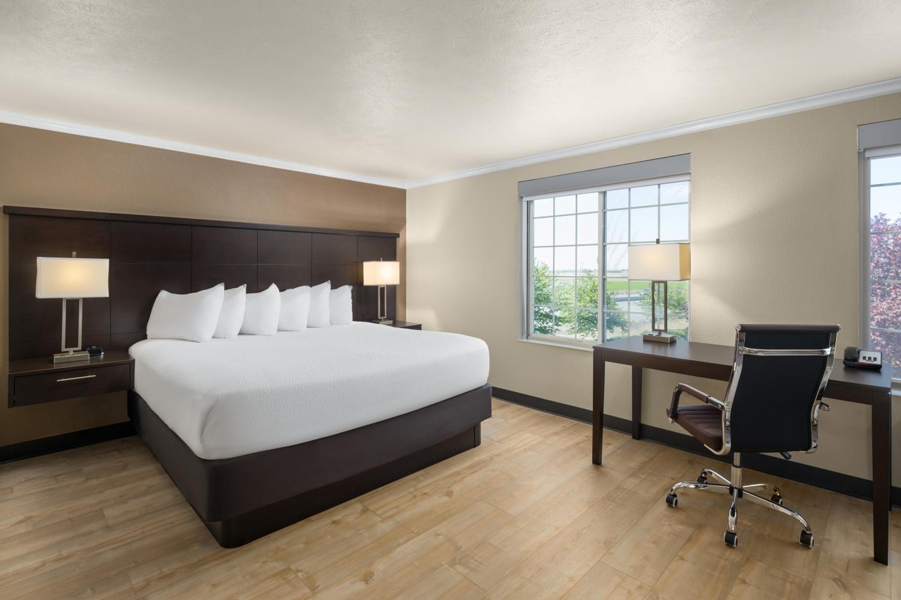 Business King Room - Non-Smoking - Photo 2
