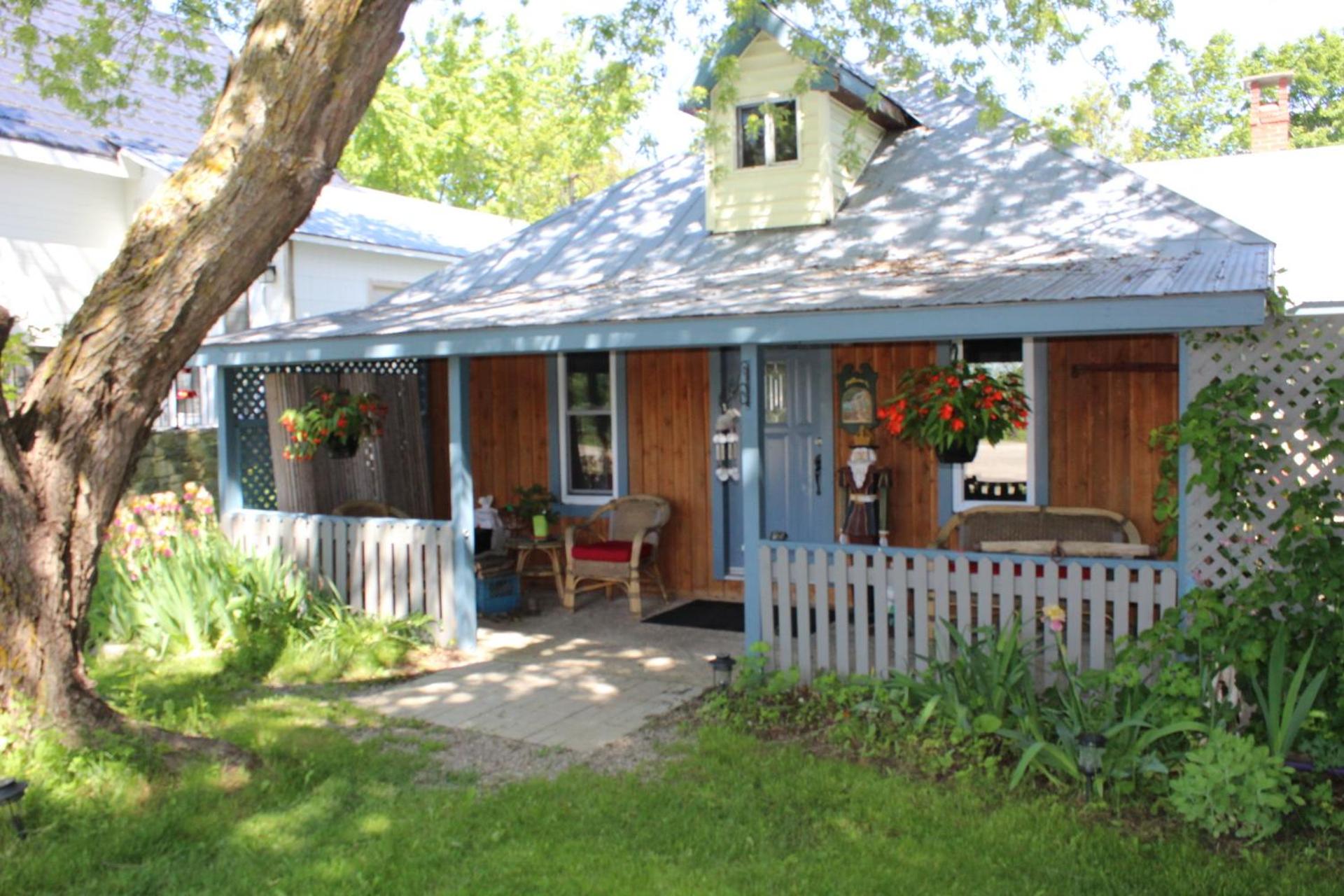 Two-Bedroom House photo 2