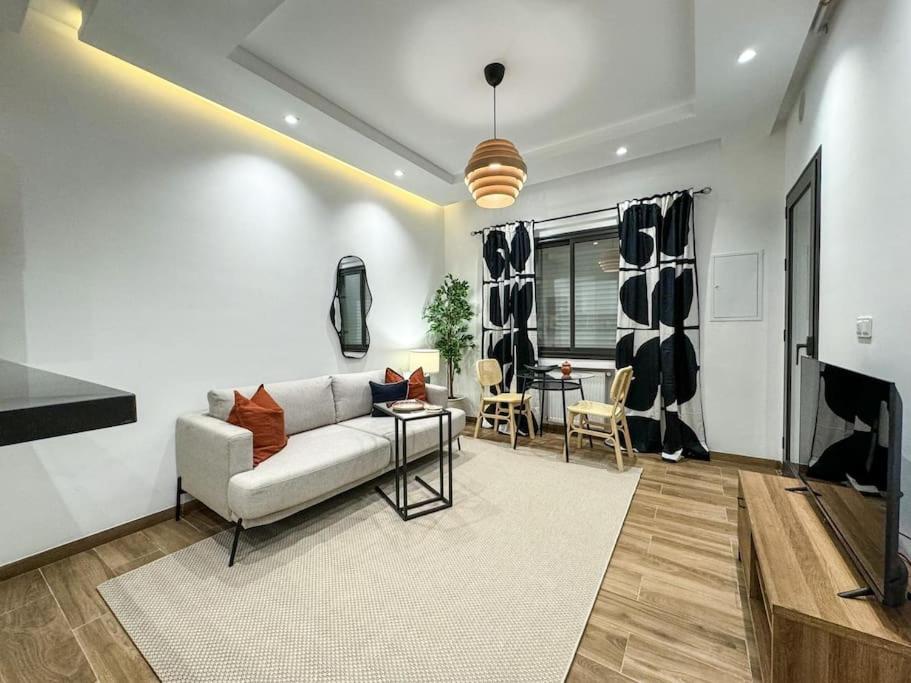 One-Bedroom Apartment photo 2
