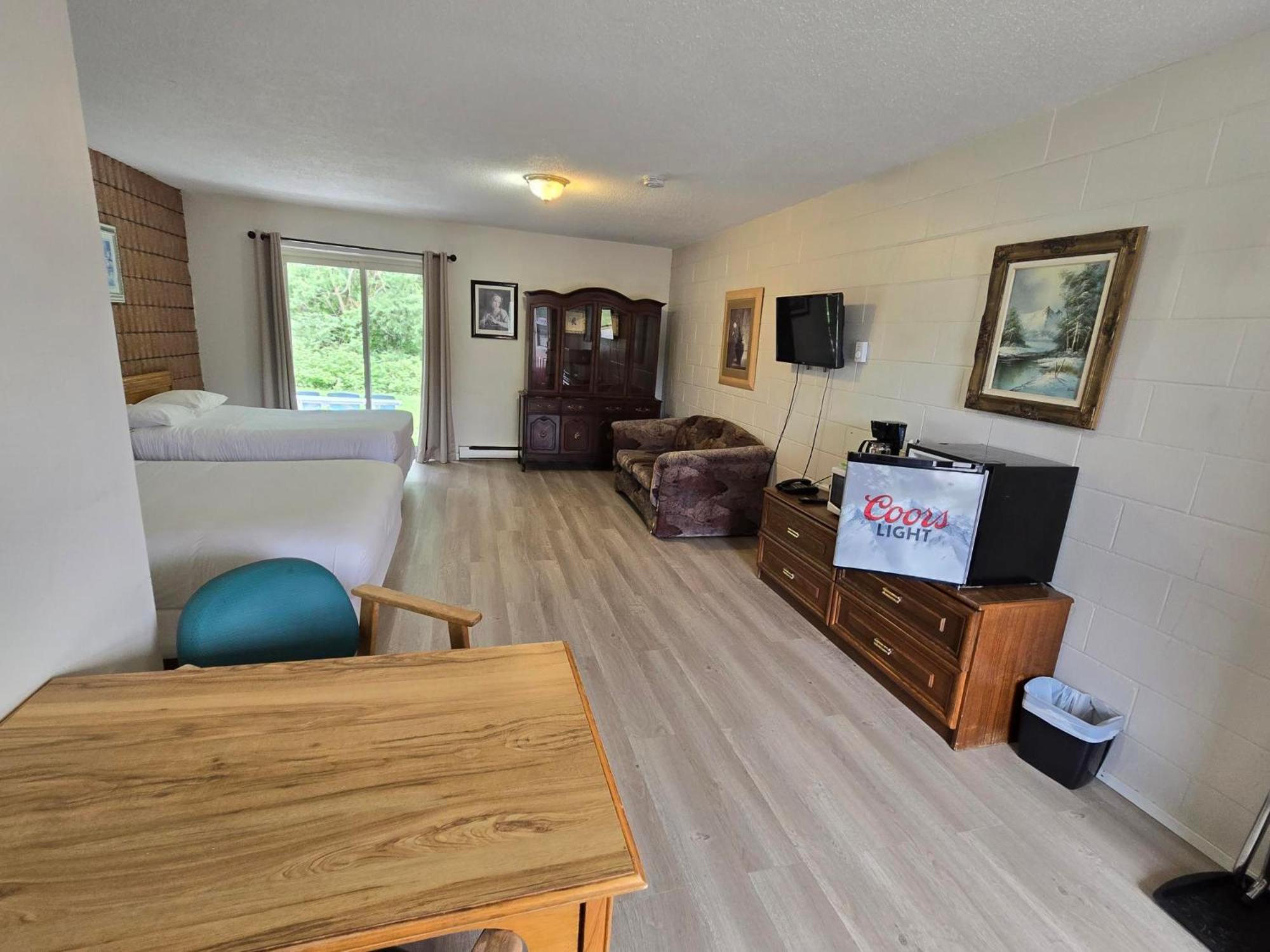 Double Room with Two Double Beds - Non-Smoking photo 3