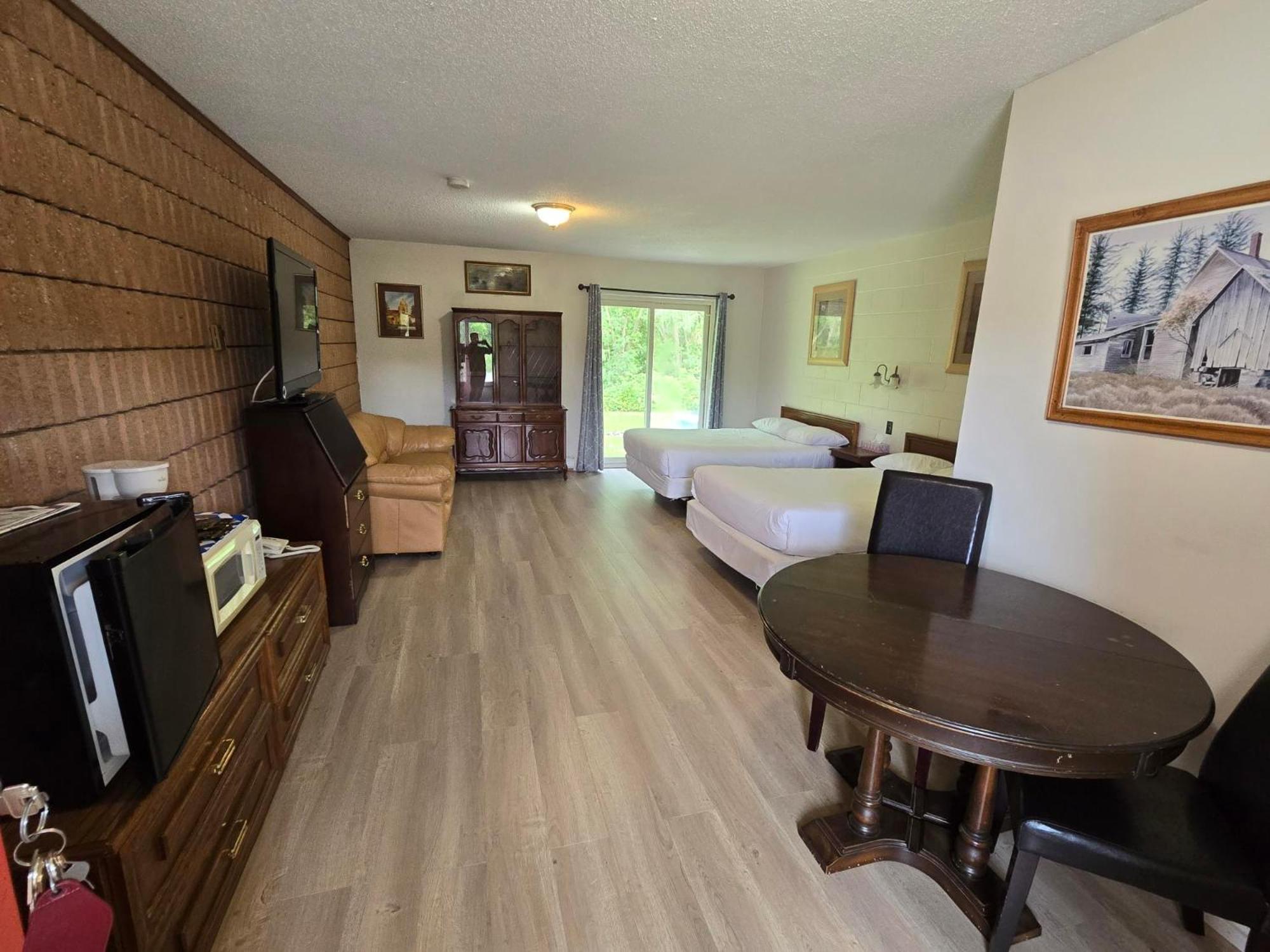 Double Room with Two Double Beds - Non-Smoking photo 2