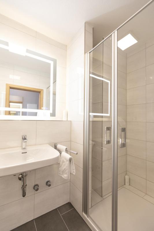Large Double Room - Photo 2