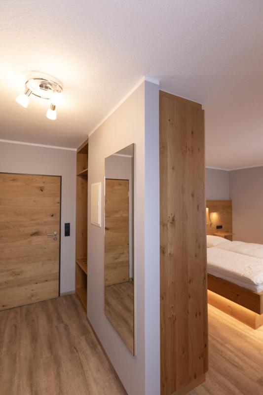 Large Double Room - Photo 4