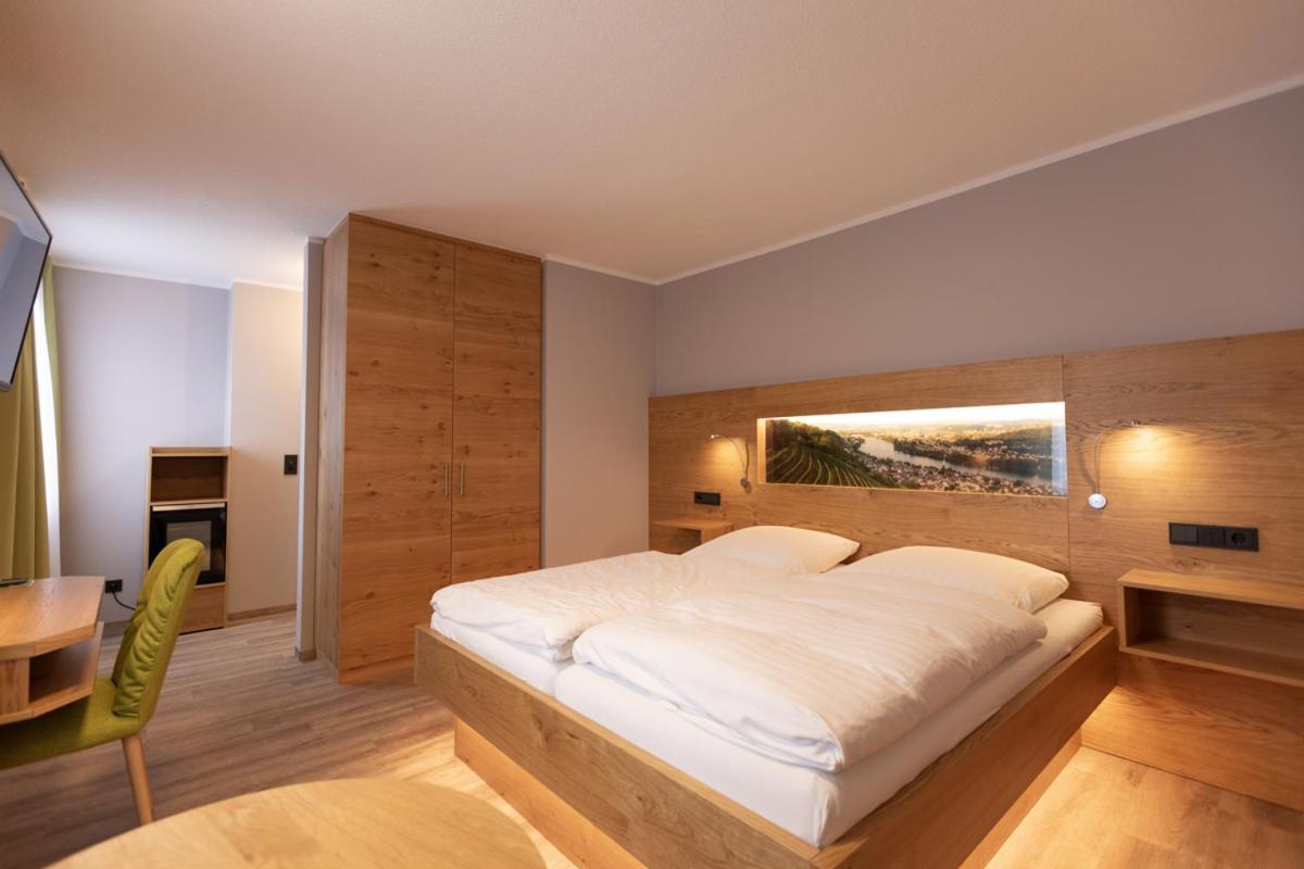 Large Double Room - Photo 6