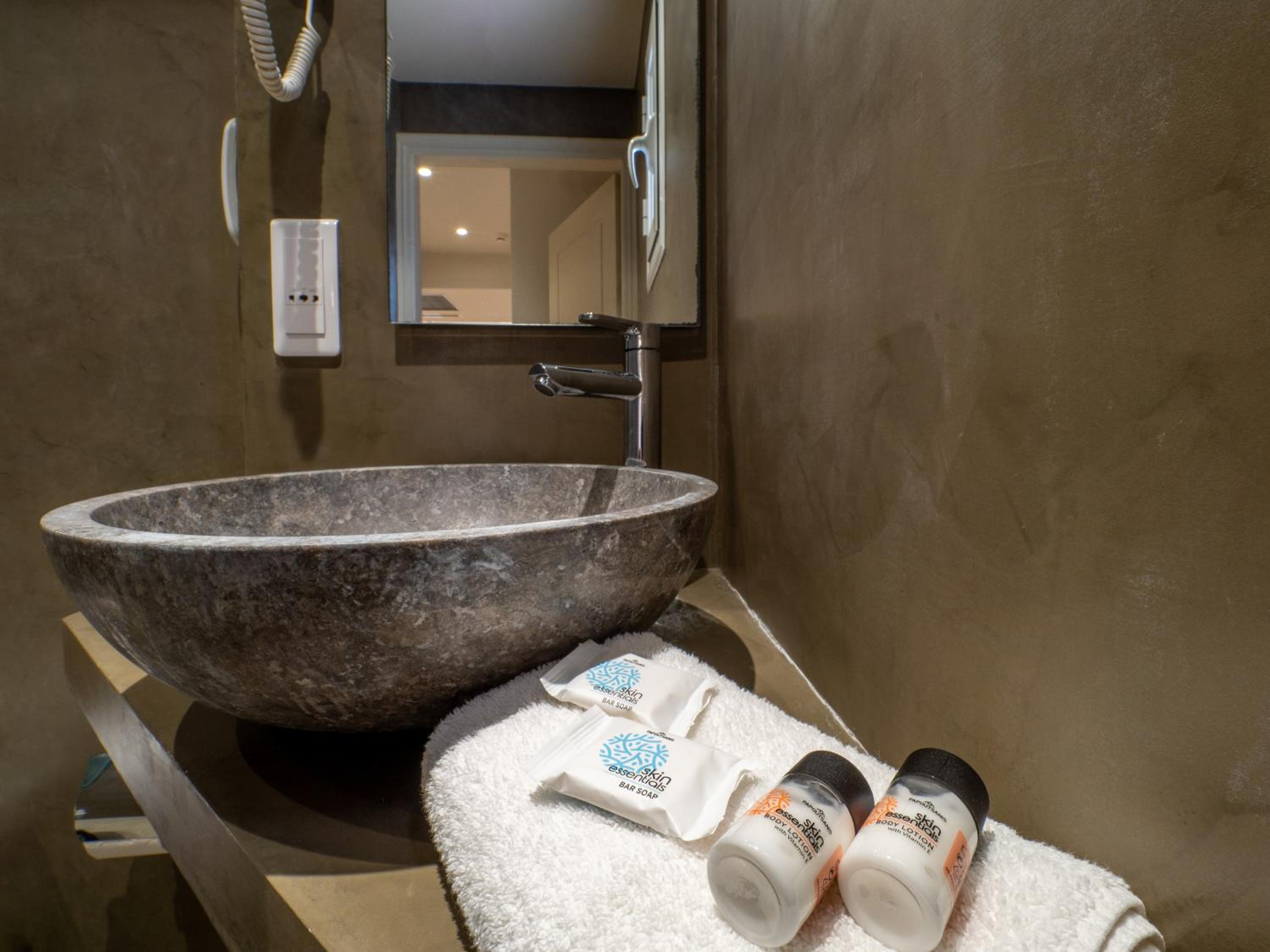 Junior Suite with Sea View - Photo 18