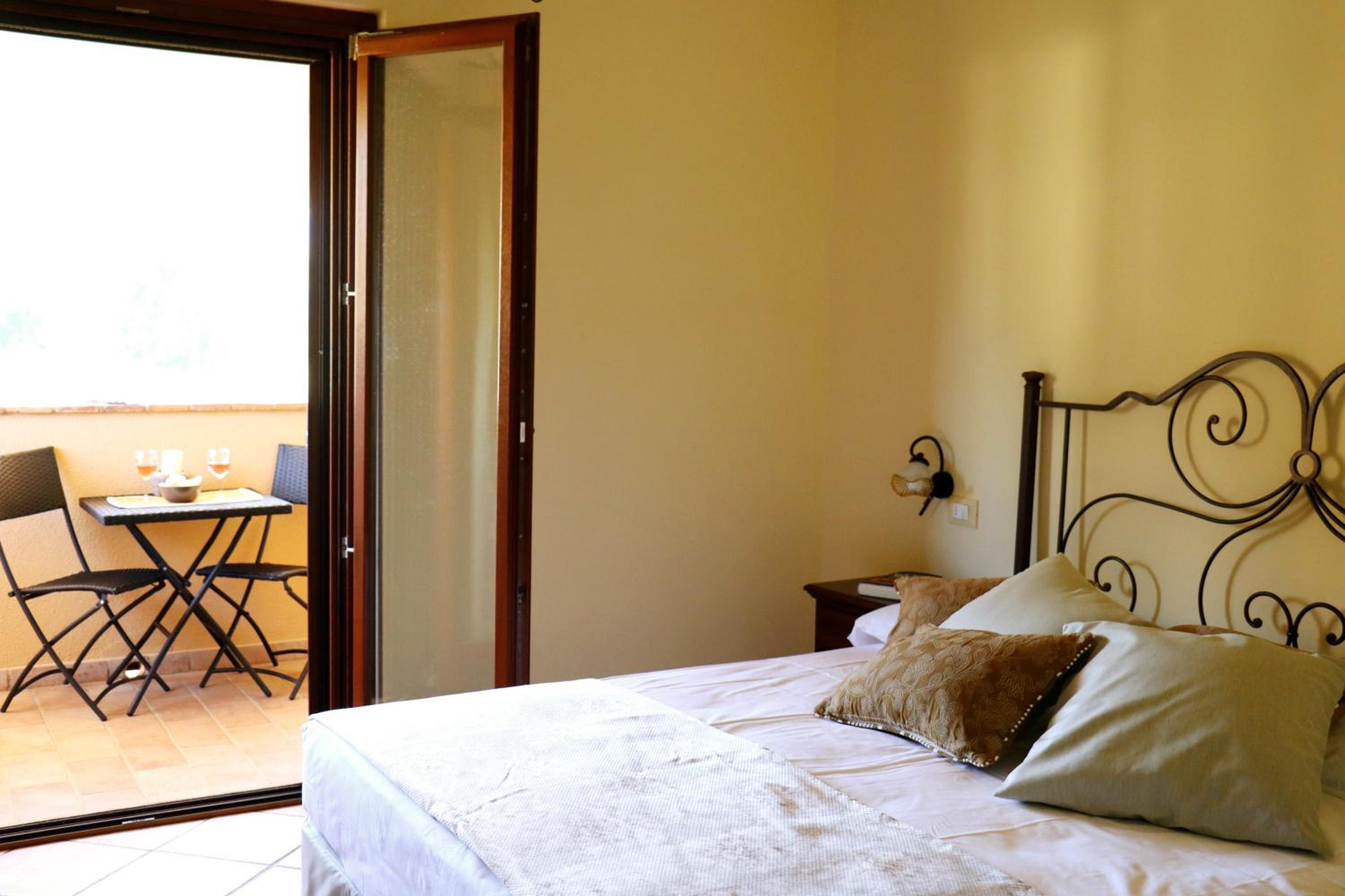 One-Bedroom Apartment with Terrace photo 1