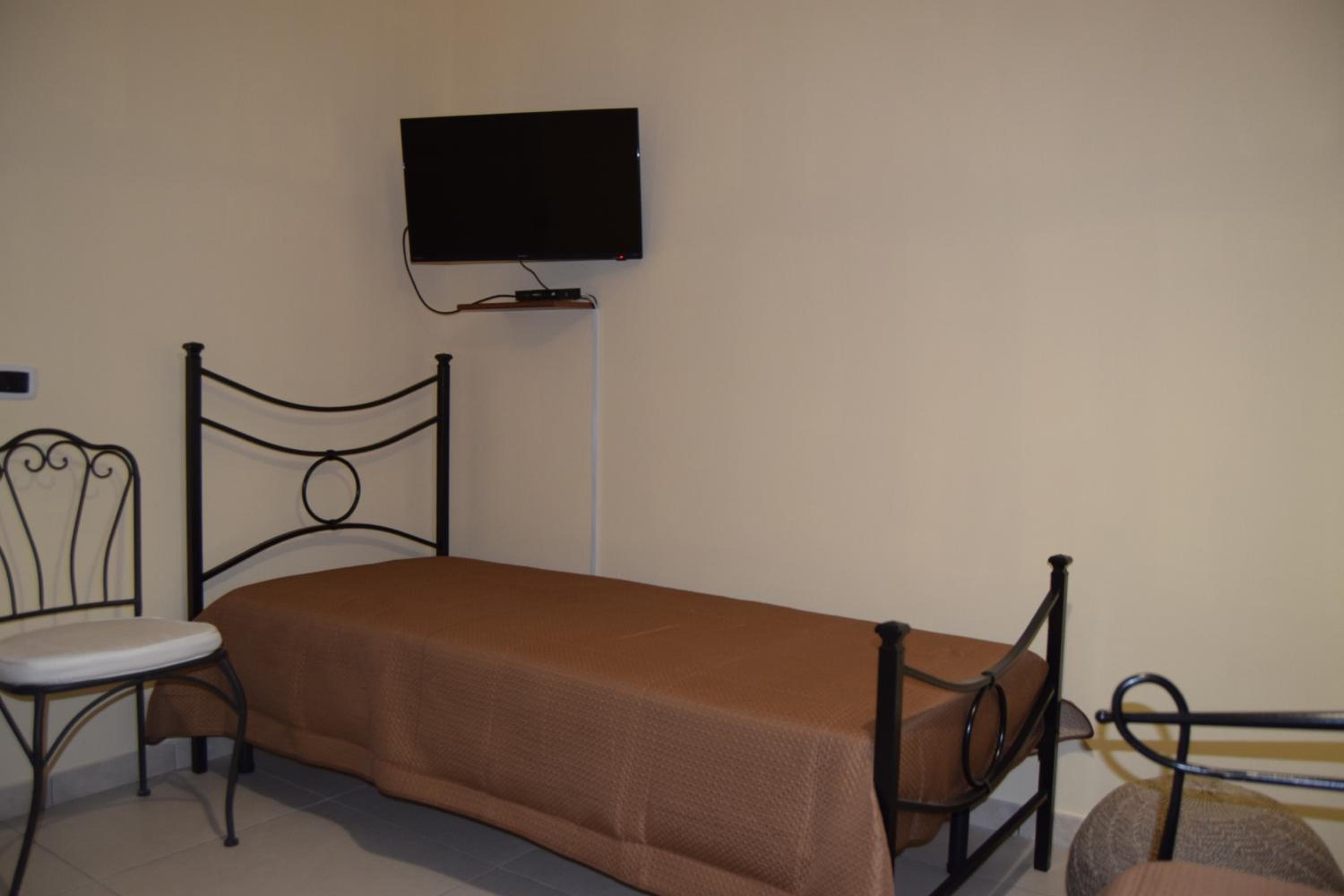 Double Room with Private External Bathroom photo 2