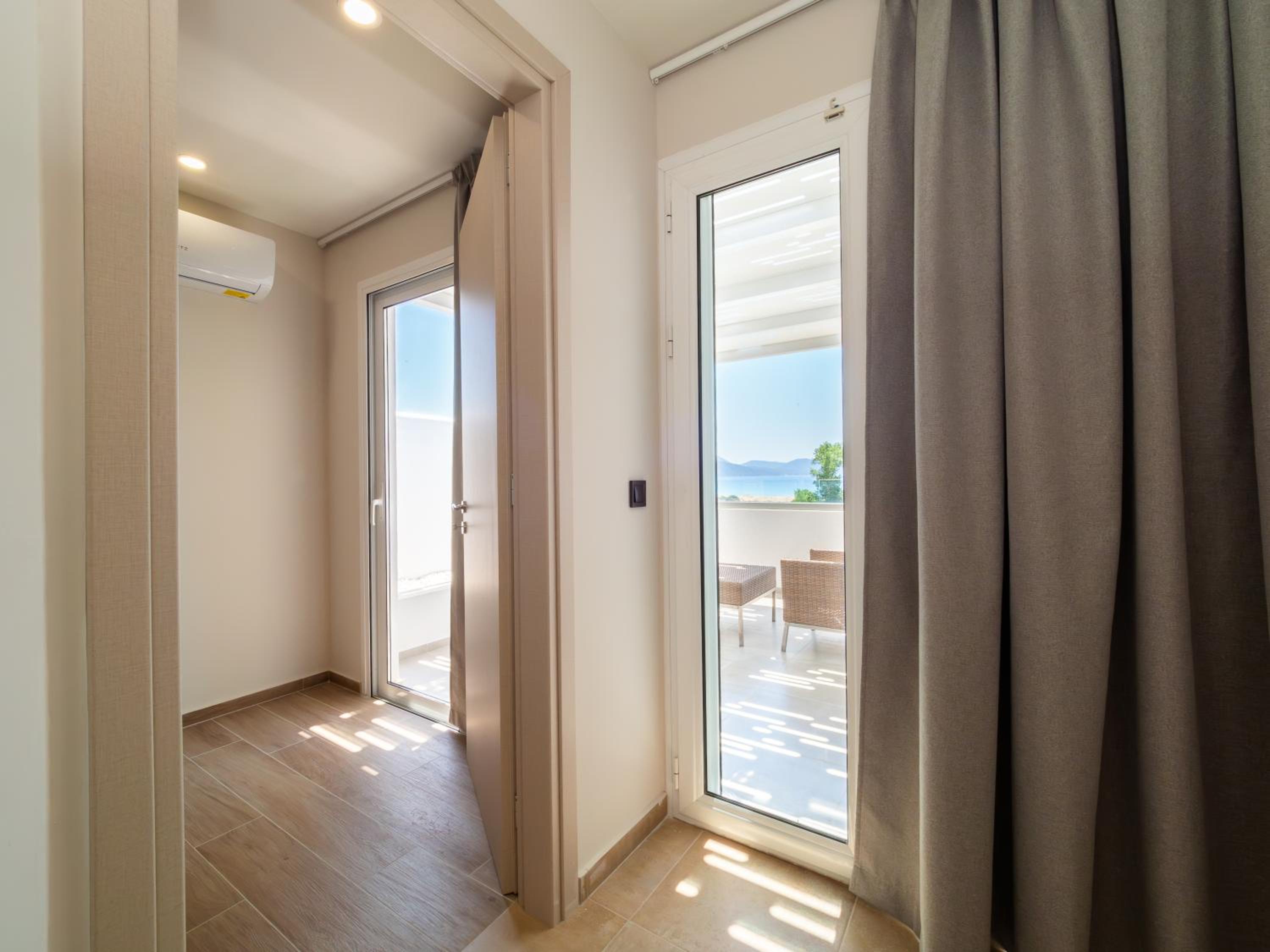 Junior Suite with Sea View - Photo 12
