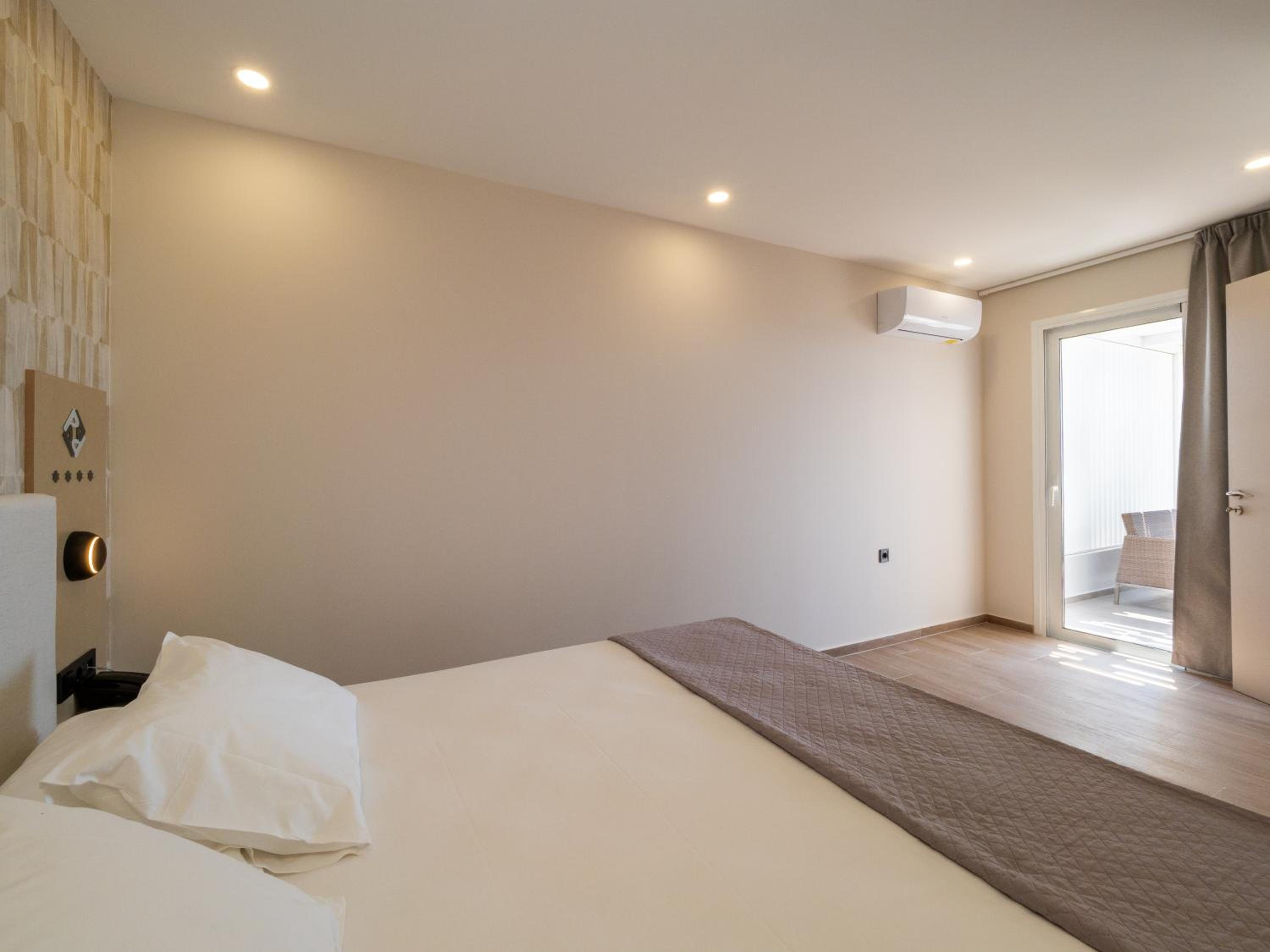 Junior Suite with Sea View - Photo 15