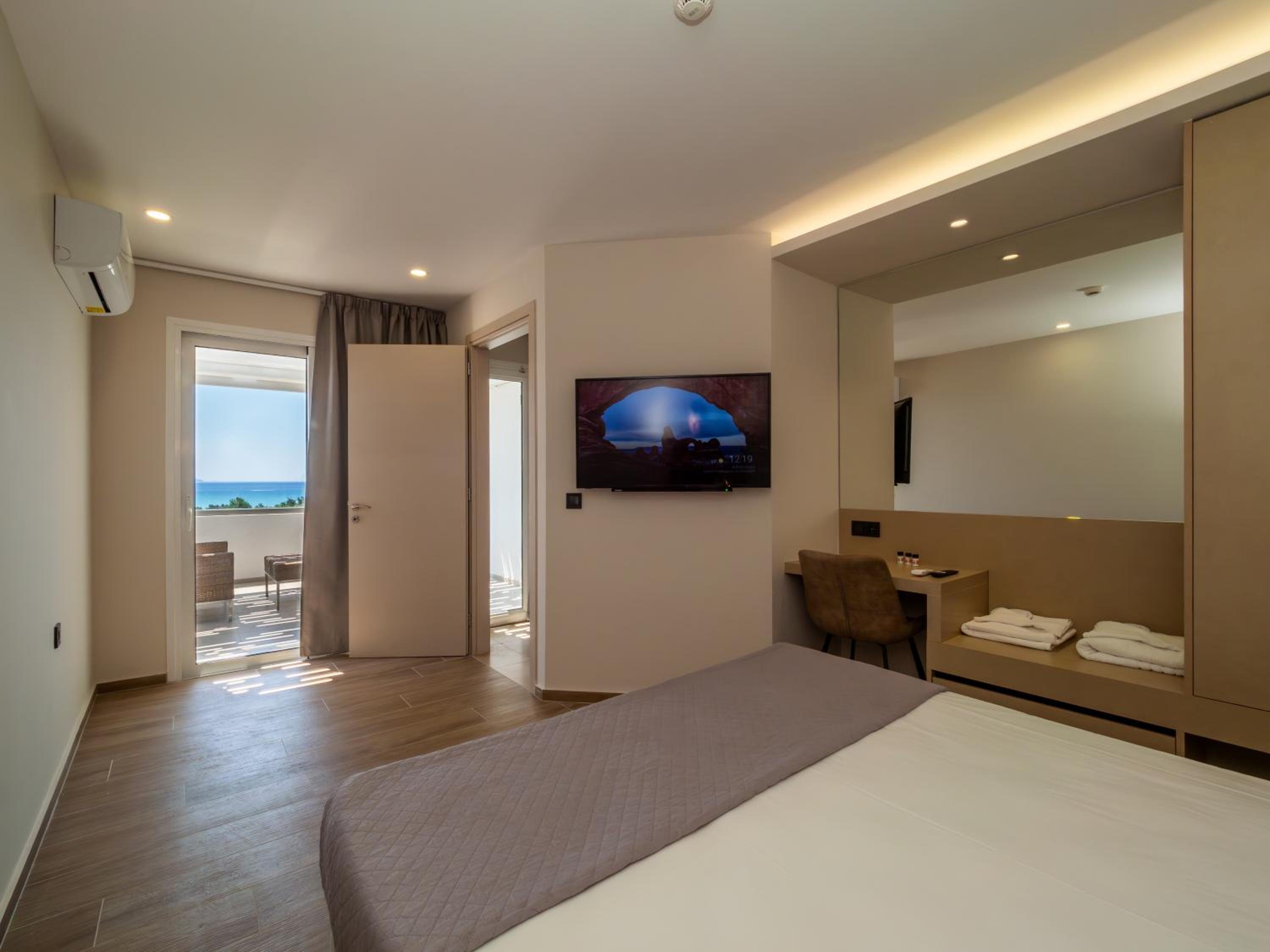 Junior Suite with Sea View - Photo 10