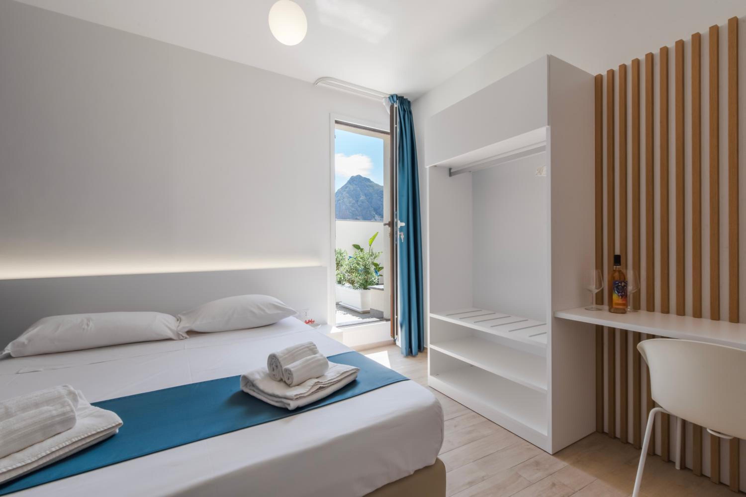 Double Room with Terrace - Photo 22